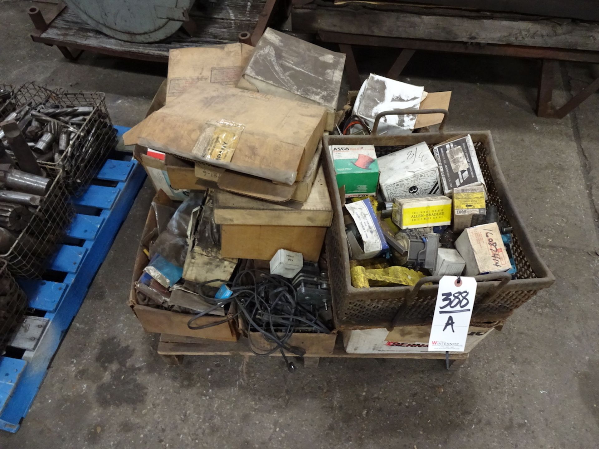 LOT: Assorted Electrical Components