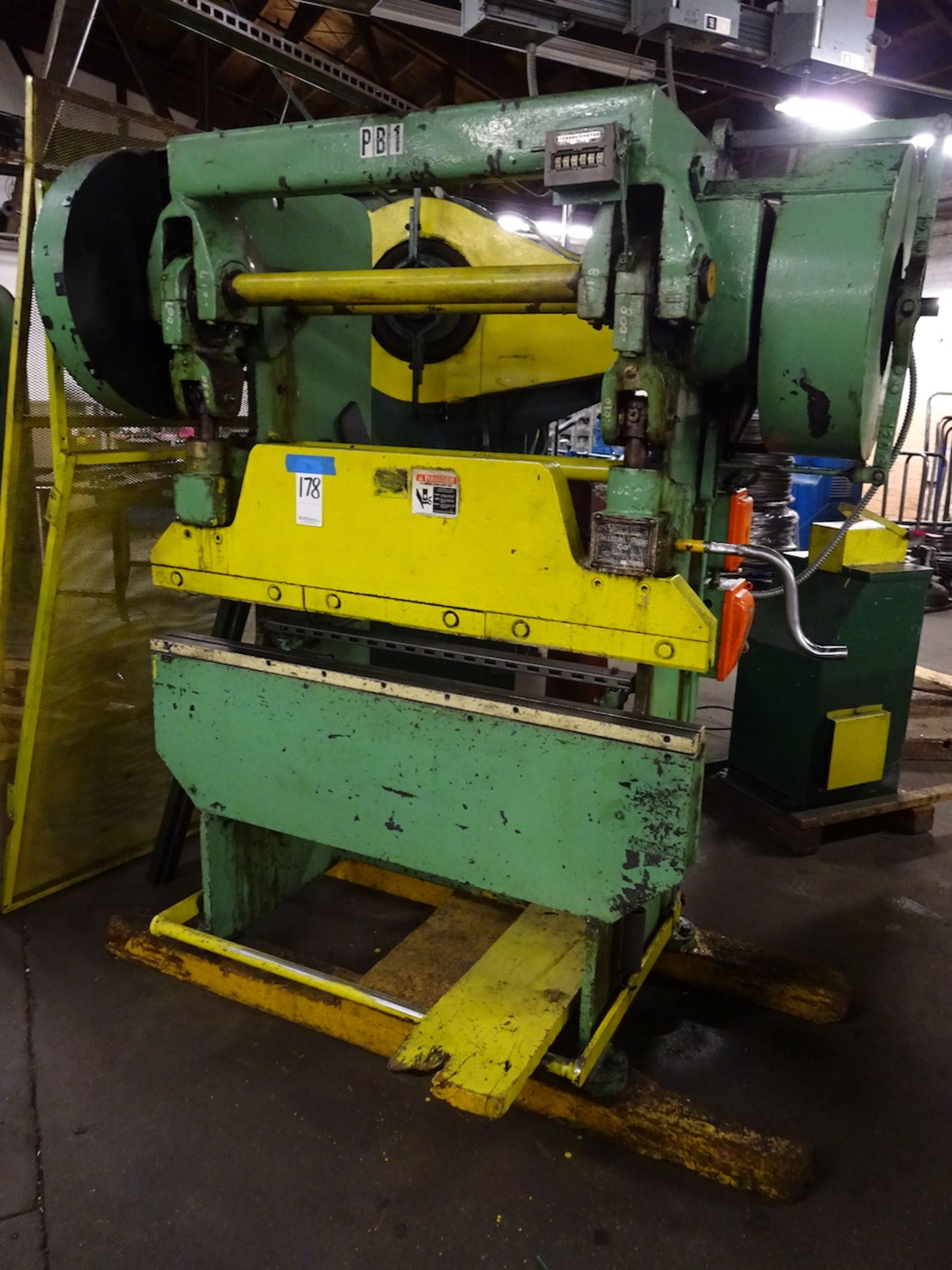 Verson 22 Ton x 52 in. Press Brake, S/N 1038-2842