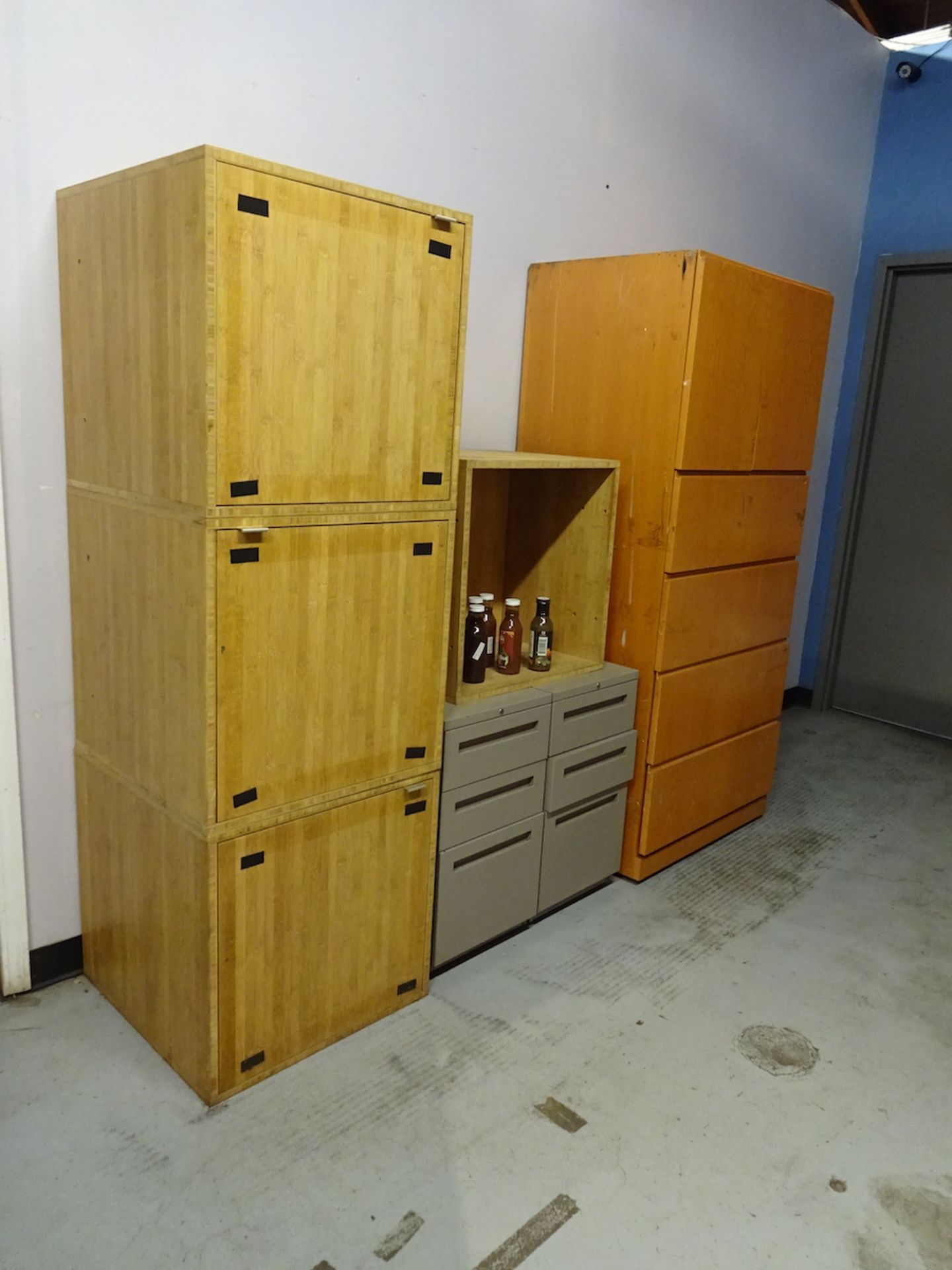 Lot: Wood Cabinets