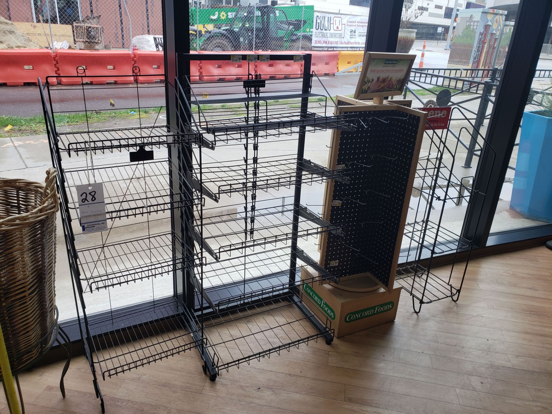 ASSORTED DISPLAY AND WIRE RACKS