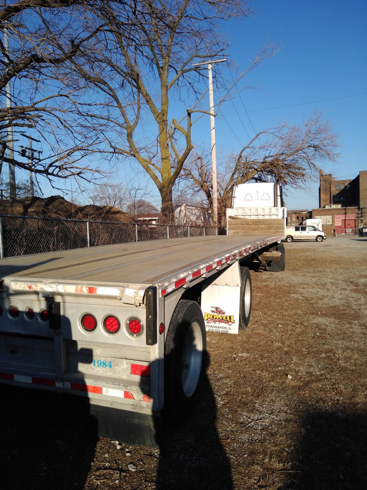 2004 48' REITNOUER MAXIMIZER FLAT BED TRAILER - Image 2 of 4