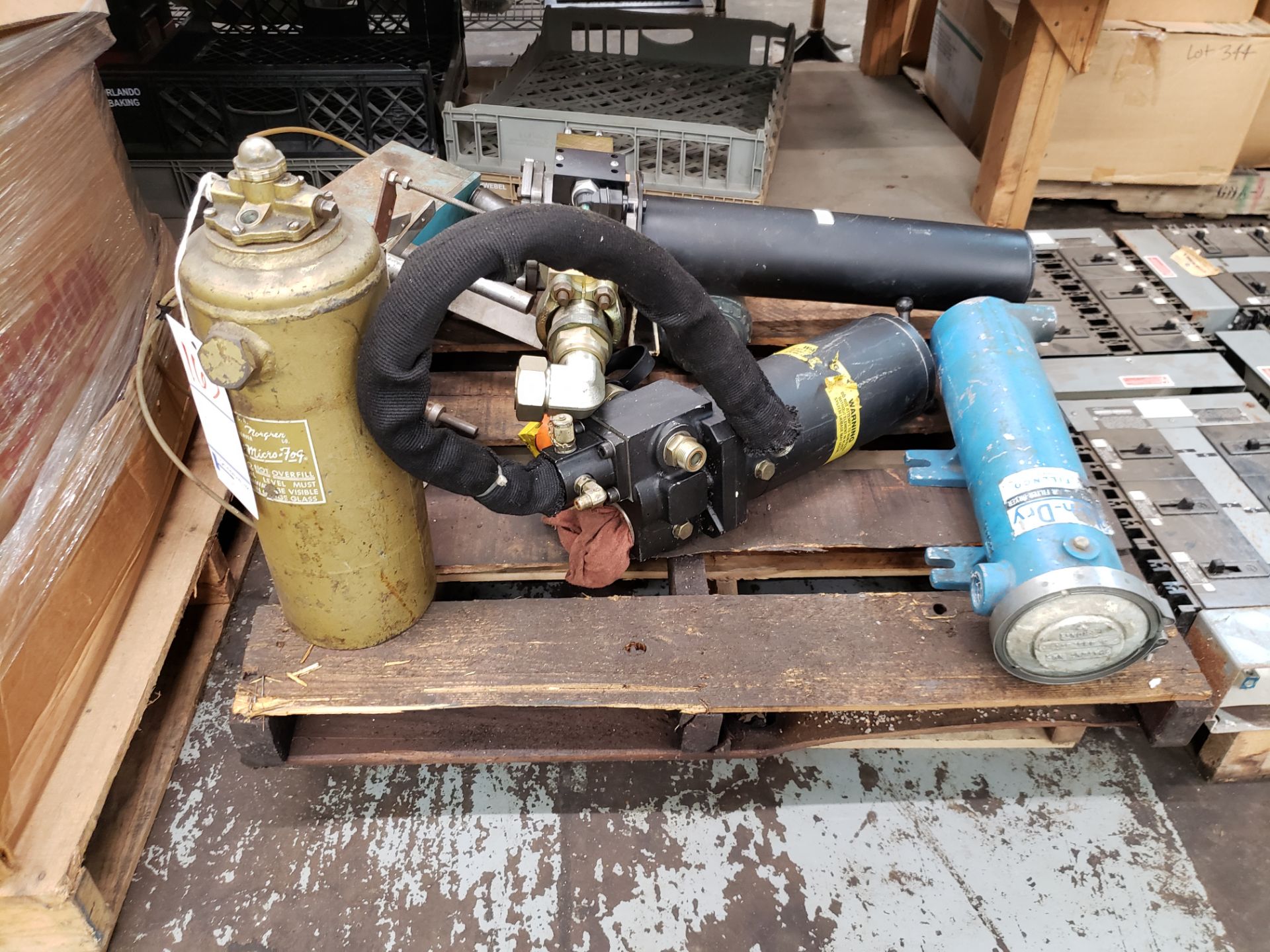 SKID OF FILTERS, HYDRAULIC PARTS AND MISC - Image 2 of 11
