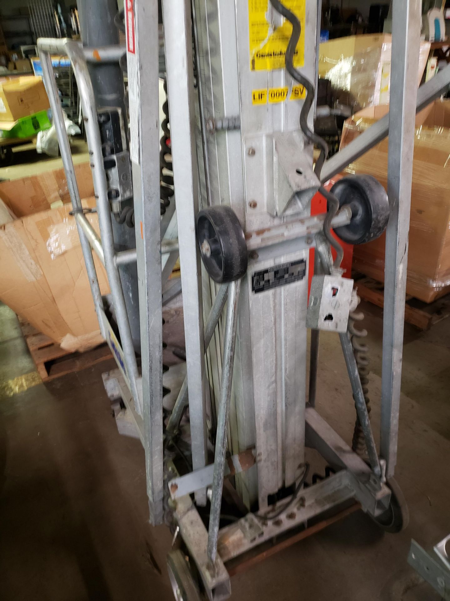 GENIE PERSONAL LIFT MODEL PLC 30DC - MAX 300LB - Image 5 of 8