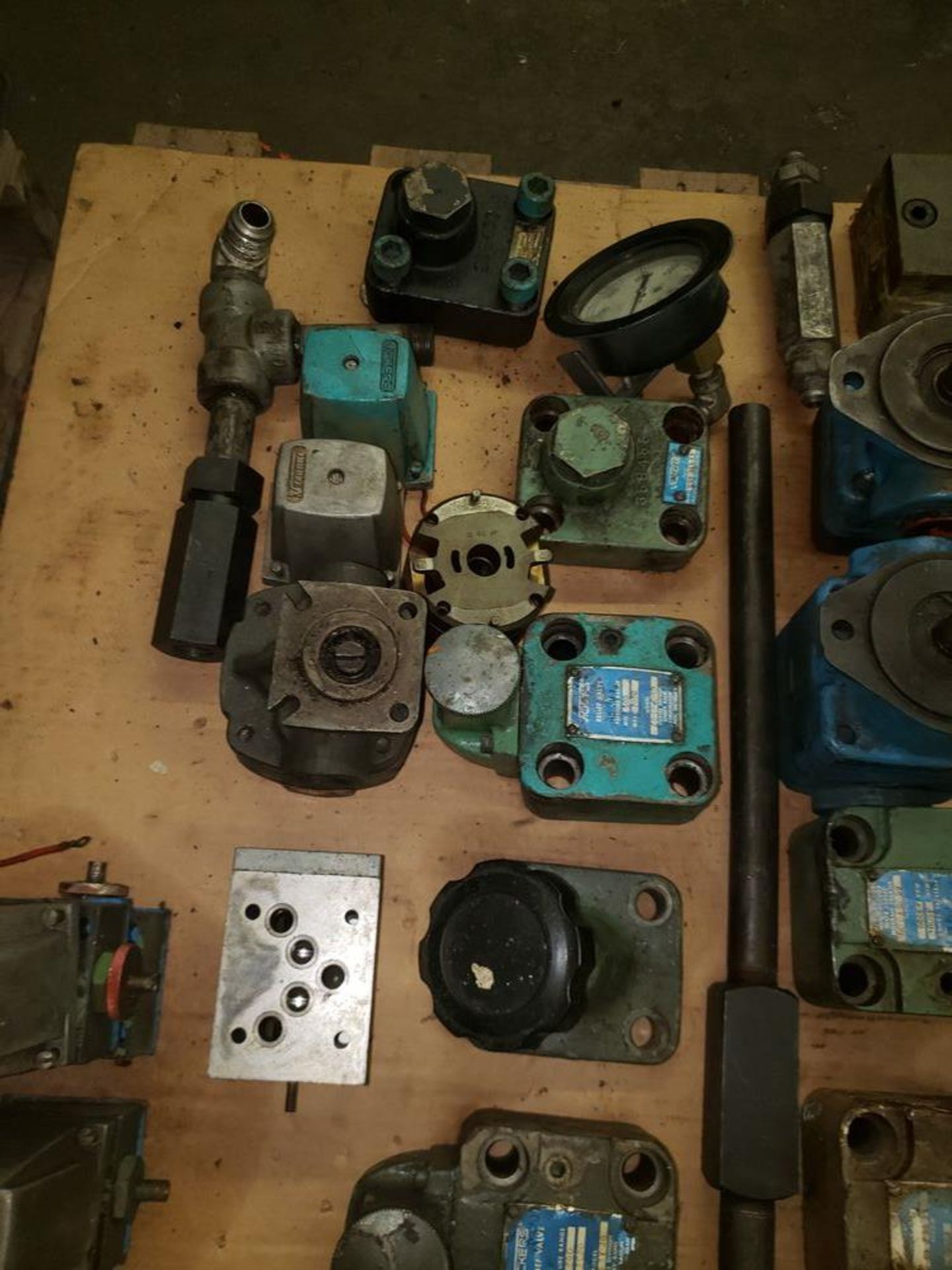LOT OF ASSORTED PUMPS AND VALVES - Image 3 of 6
