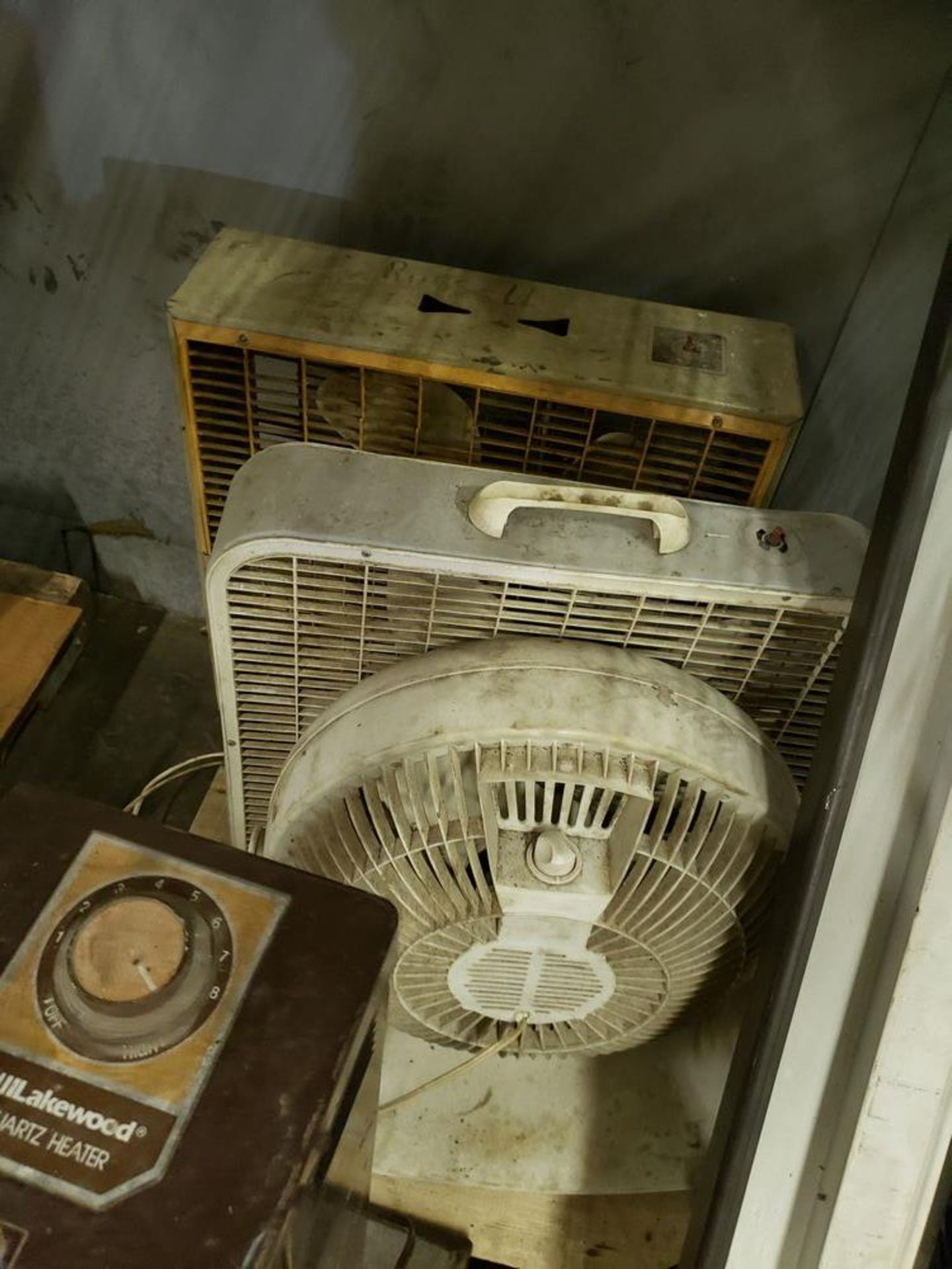 LOT OF 5 ASSORTED FANS AND HEATER - Image 2 of 4