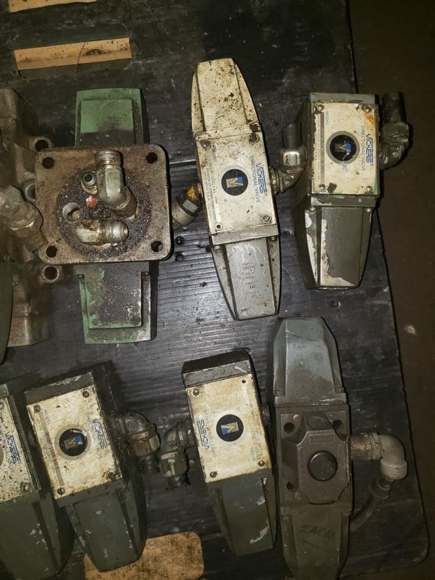 LOT OF ASSORTED PUMPS AND VALVES - Image 4 of 6