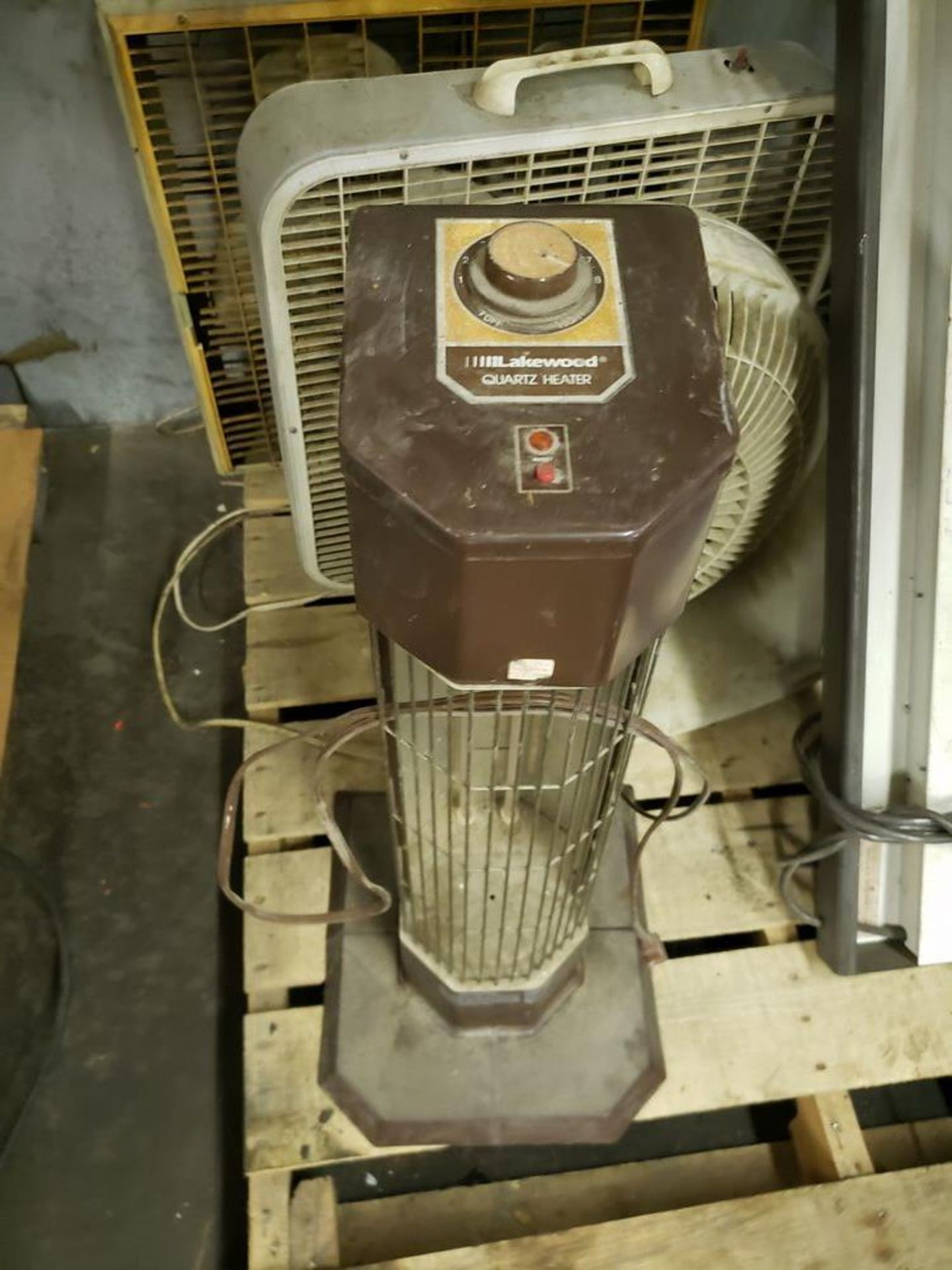 LOT OF 5 ASSORTED FANS AND HEATER - Image 3 of 4