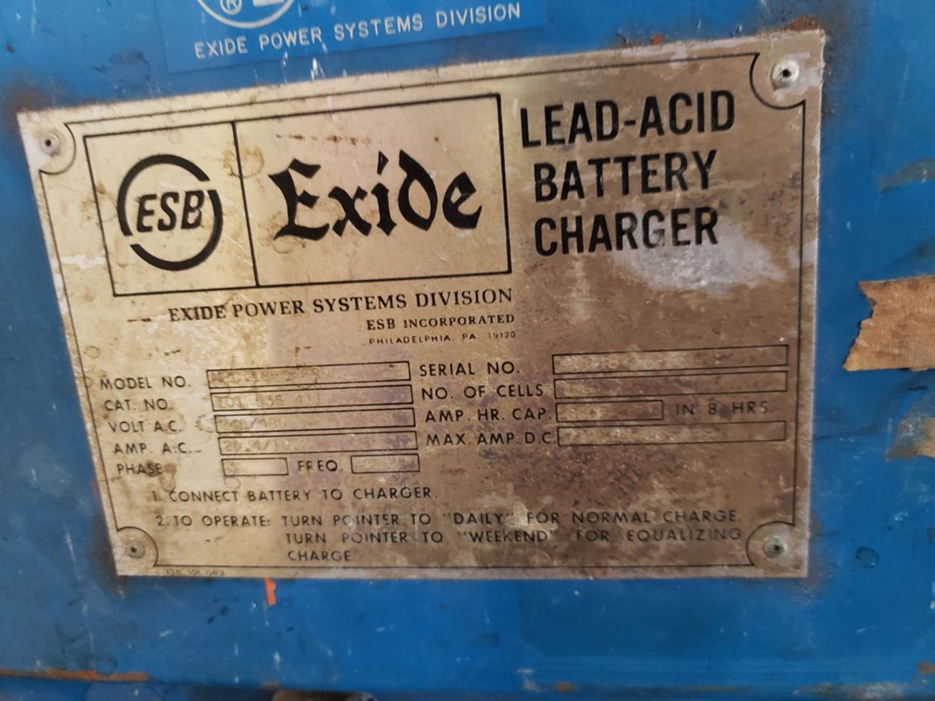 HYSTER E65XM ELECTRIC TOW MOTOR WITH EXIDE 240/480 3 PHASE CHARGER MODEL NPC18-3-680L -- NOTE: - Image 7 of 9