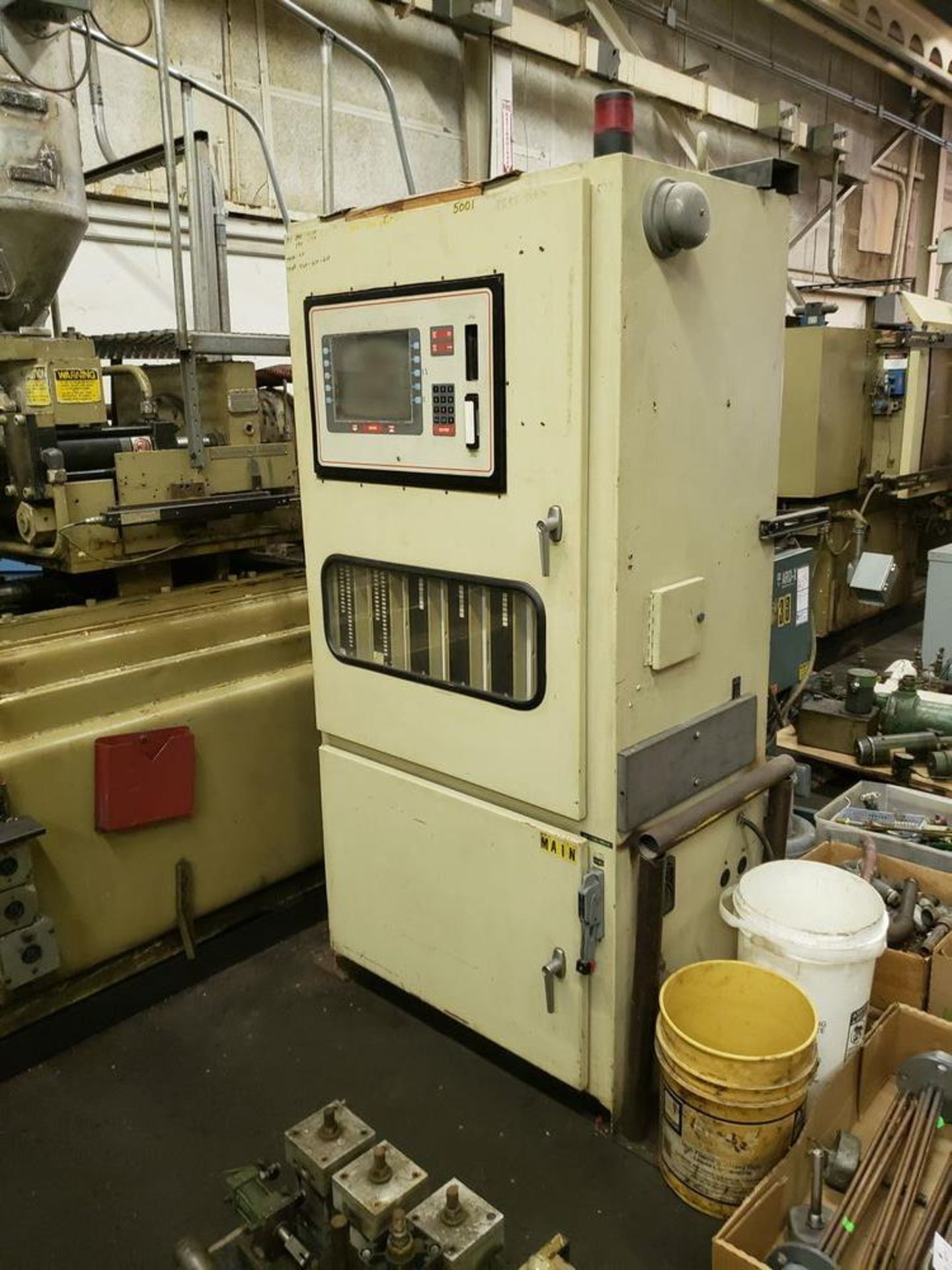 CINCINATTI MILACRON INJECTION MOLD MACHINE WITH CONTROL - Image 3 of 8