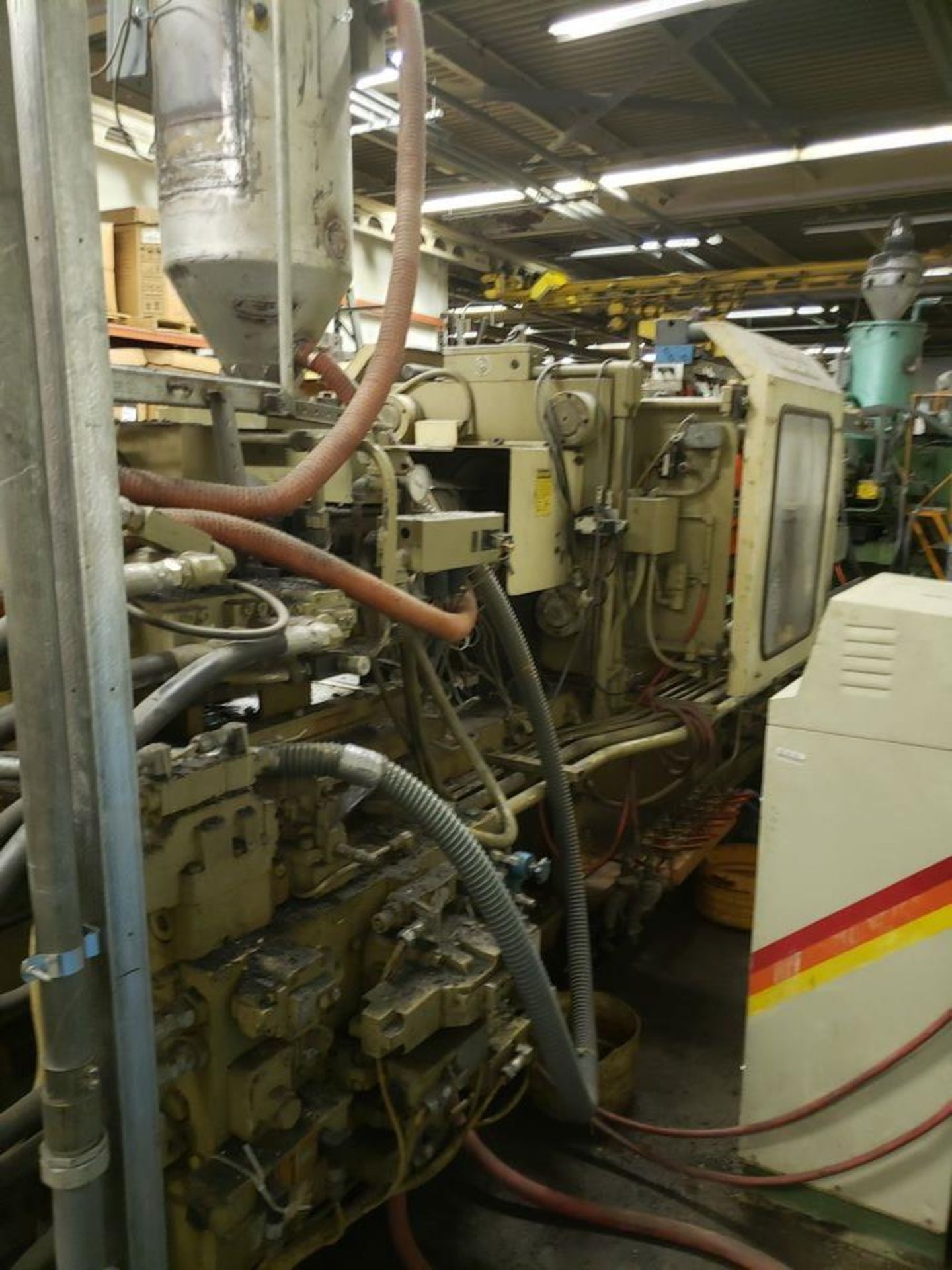 CINCINATTI MILACRON INJECTION MOLD MACHINE WITH CONTROL - Image 7 of 8