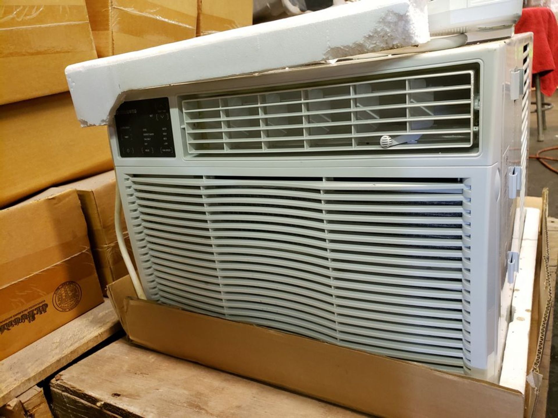 12000 BTU AIR CONDITIONER WINDOW UNIT BY COOL LIVING - NO REMOTE - Image 2 of 3