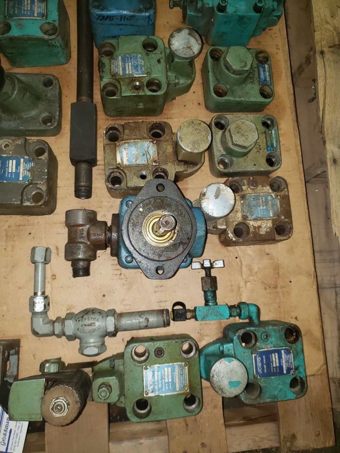 LOT OF ASSORTED PUMPS AND VALVES - Image 5 of 6