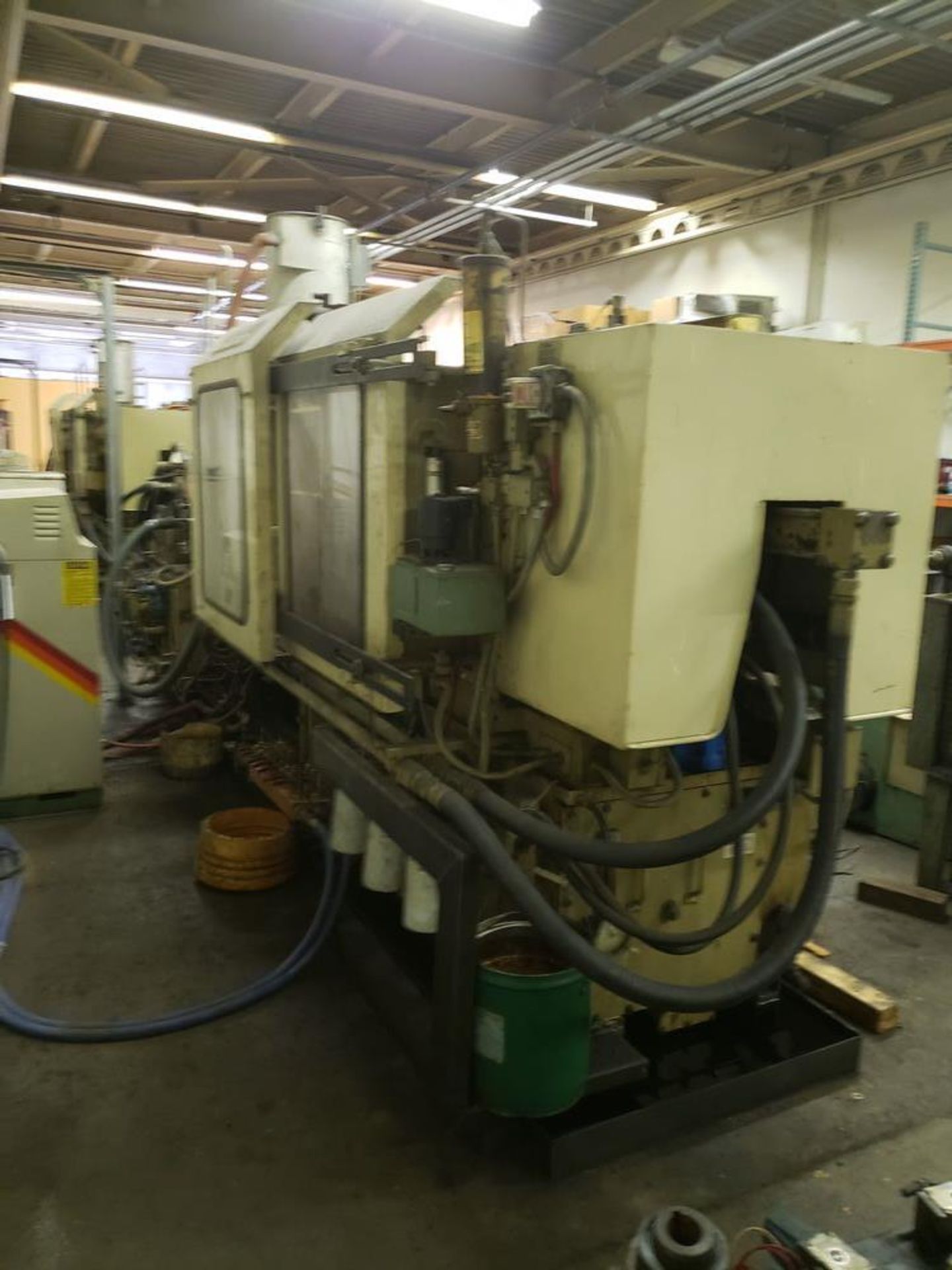 CINCINATTI MILACRON INJECTION MOLD MACHINE WITH CONTROL - Image 8 of 8