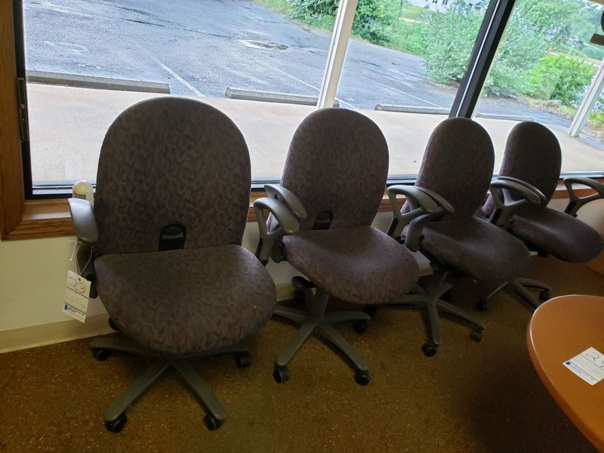 LOT OF 4 SWIVEL POSTURE CHAIRS WITH ARMS