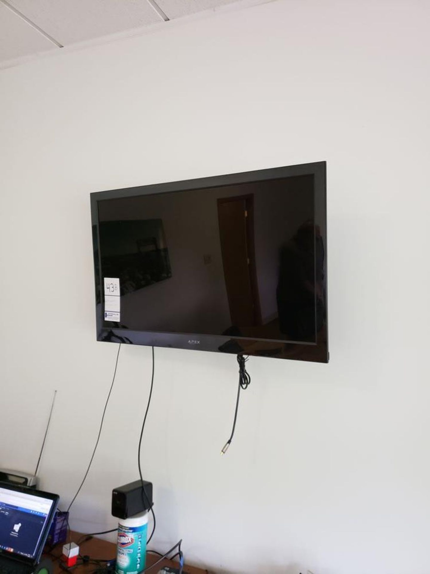 APEX FLAT SCREEN TV 40"