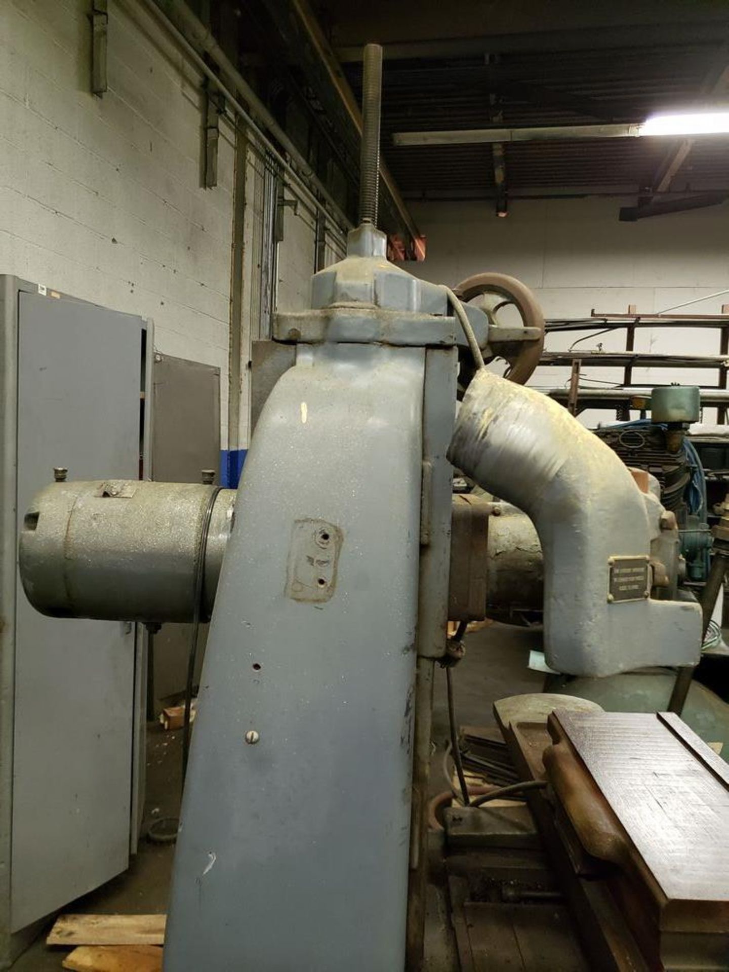 BROWN AND SHARPE NO. 2 SUFACE GRINDING MACHINE You must use our Rigger - Rigging Fee $100.00 - Image 8 of 11