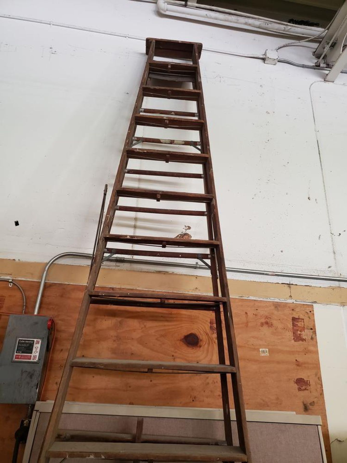 WOODEN 14' STEP LADDER - Image 3 of 3