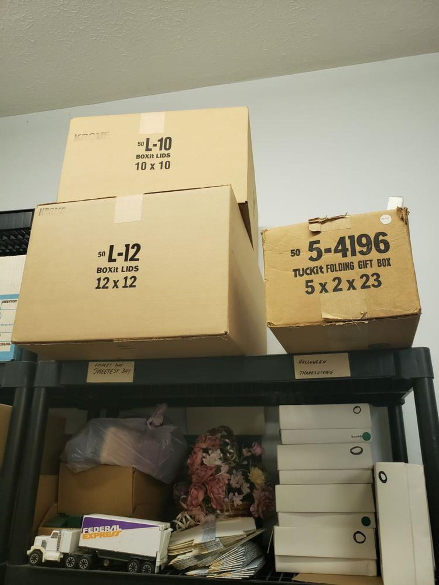 LOT OF MISC ON 2 SECTIONS OF SHELVING (SHIPPING TAGS AND SHELVING NOT INCLUDED) - Image 2 of 18