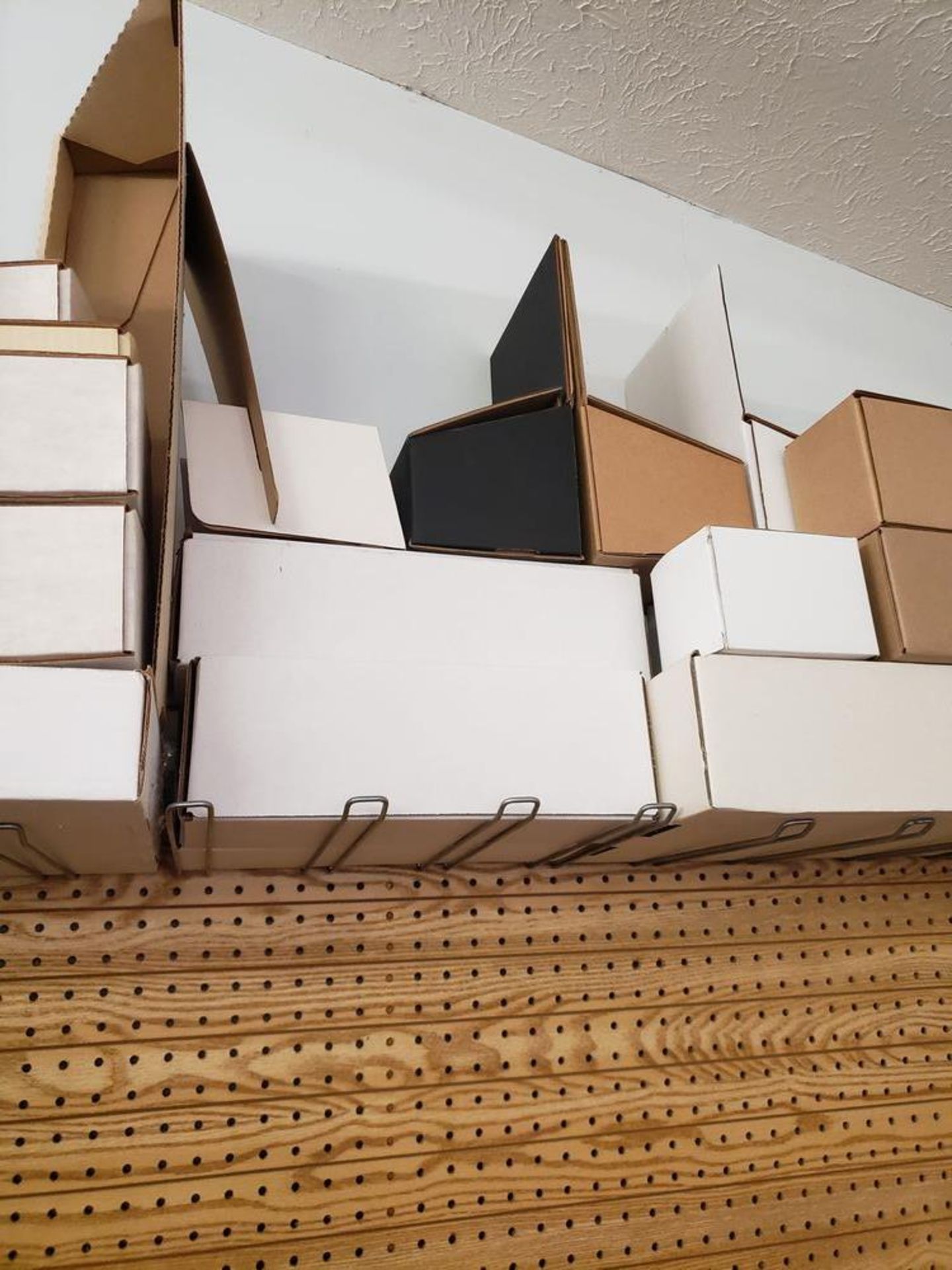 LOT OF ASSEMBLED BOXES AND SAMPLES - Image 4 of 9