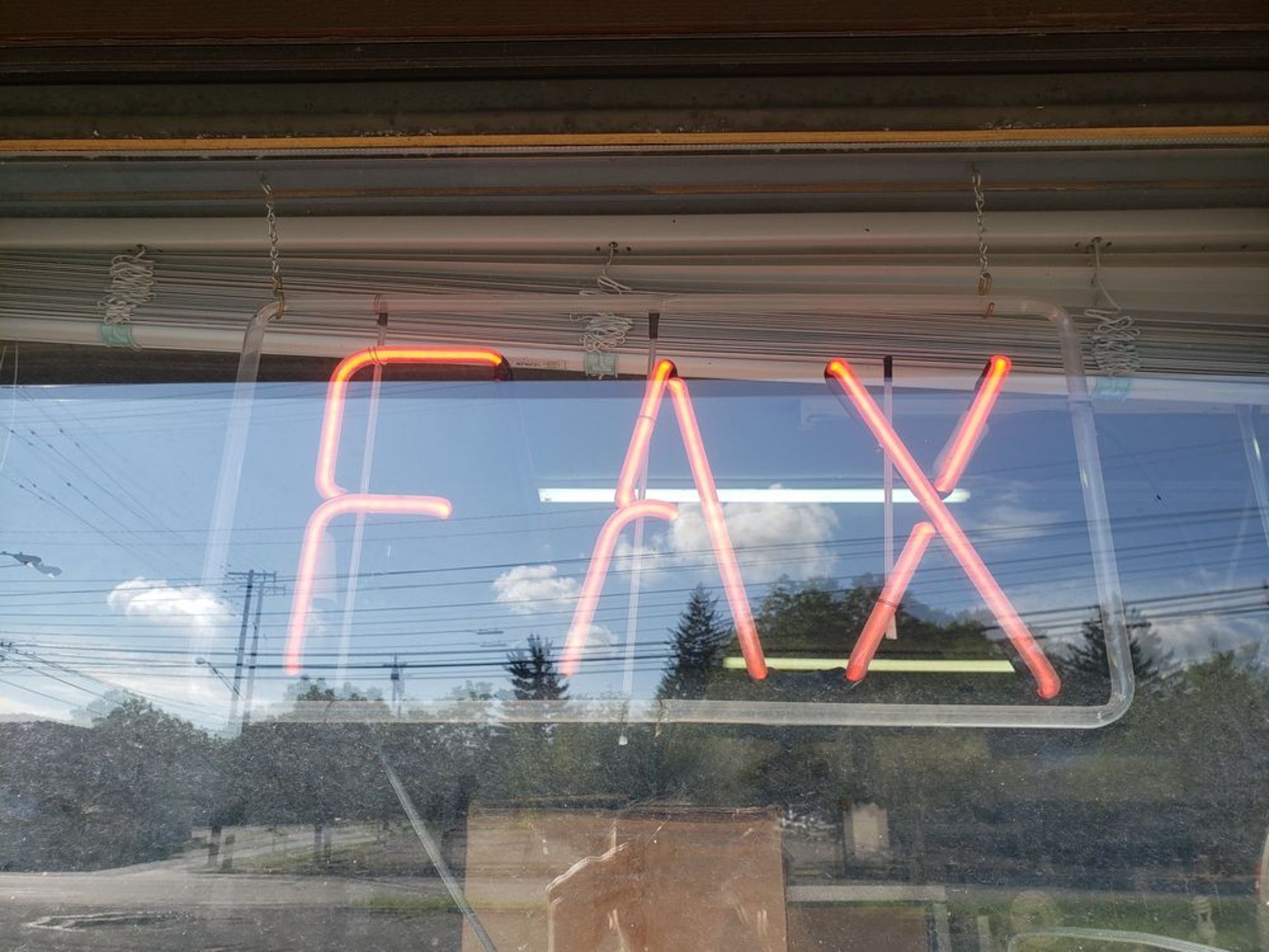 NEONS SIGNS - FAX AND UPS (Note: Your bid is multiplied by the quantity) - Image 2 of 3