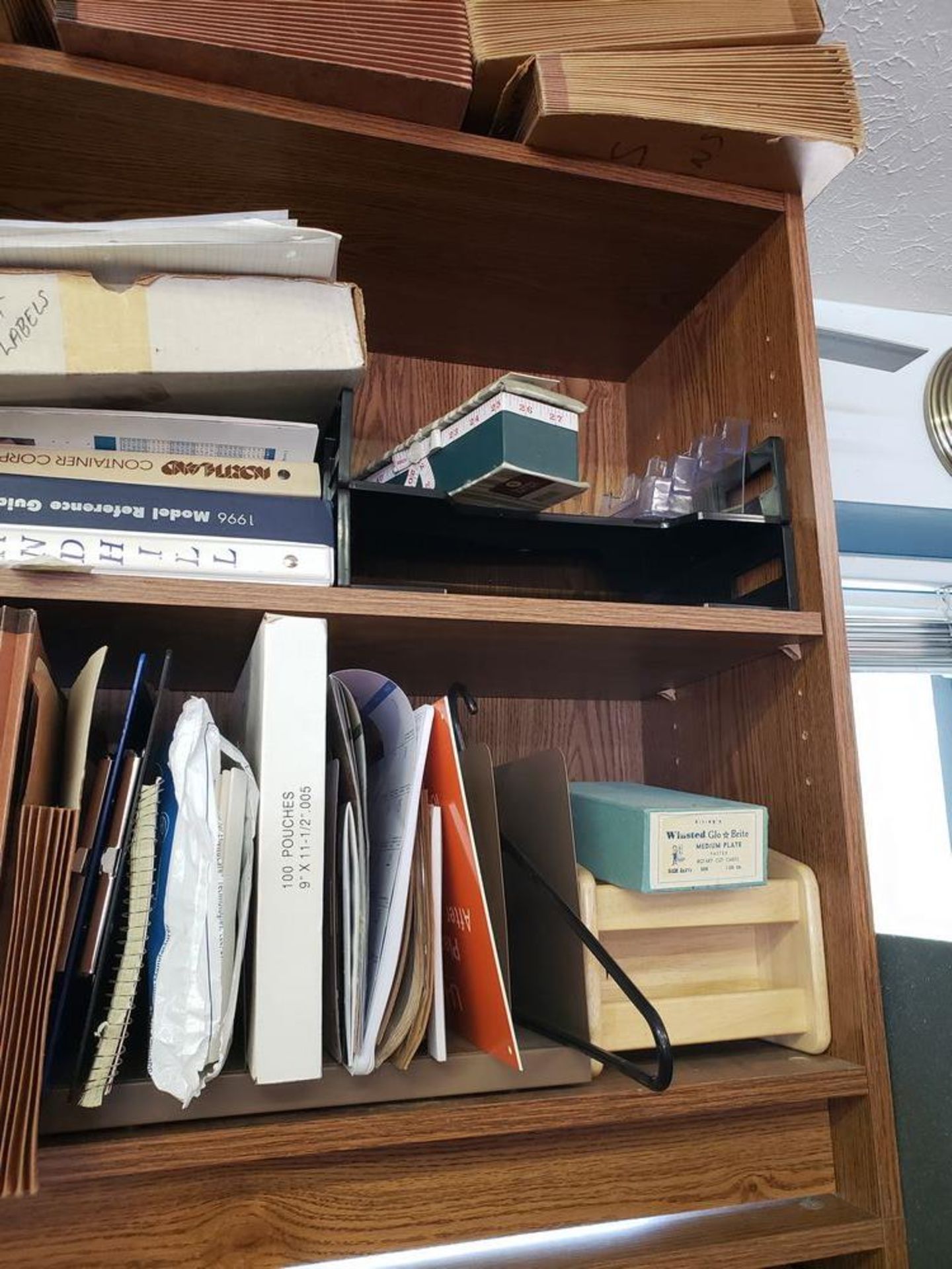 WOODEN DESK WITH CONTENTS IN AND ON - Image 15 of 18