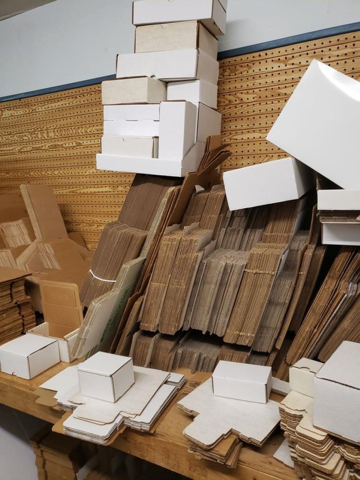 LOT OF DIECUT FOLDING BOXES - Image 5 of 6