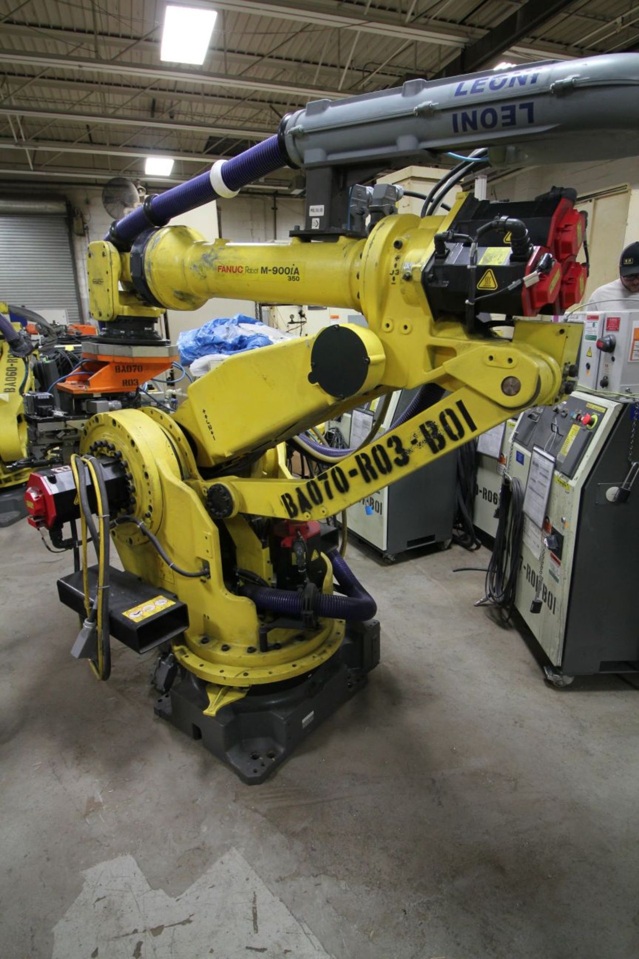 FANUC M900iA/350 WITH R-30iA CONTROL, TEACH & CABLES, AUTO SCREW GUN ATTACH.YEAR 2011, SN 111704 - Image 5 of 10