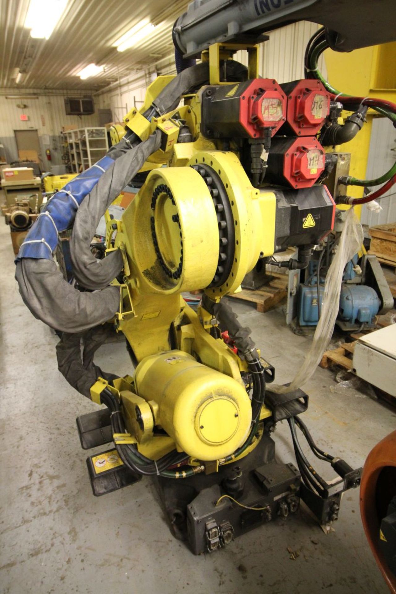 FANUC ROBOT R-2000iB/210F WITH R-30iA CONTROL, TEACH & CABLES, YEAR 2011, SN 111751 - Image 4 of 8