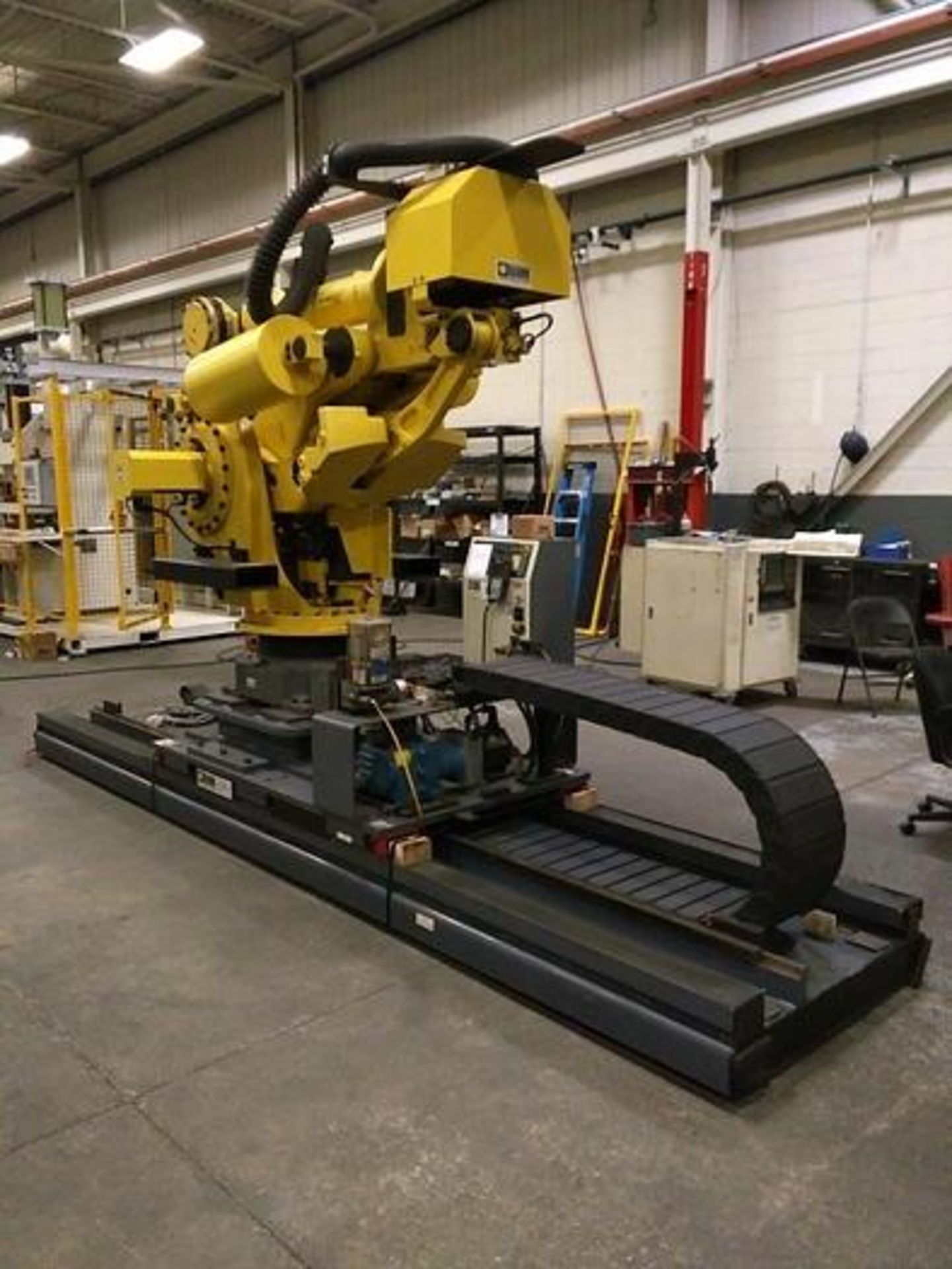 FANUC M900iA/600 6 AXIS CNC ROBOT WITH R30iA & 7TH AXIS 15' LONG TRACK., TEACH & CABLES, YEAR 2012 - Image 2 of 11