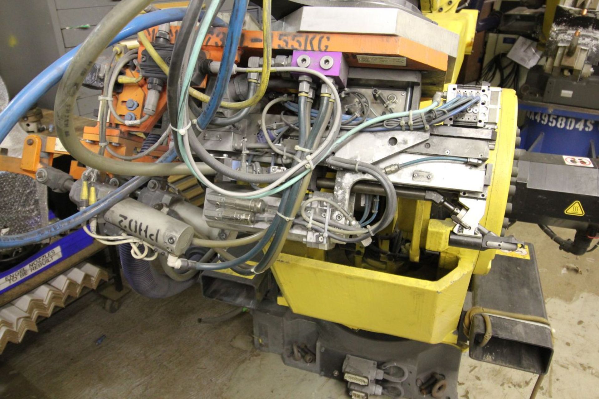 FANUC ROBOT M900iA/350 WITH R-30iA CONTROL, TEACH & CABLES, YEAR 2011, SN 111629 SCREW GUN ATTACH. - Image 3 of 8