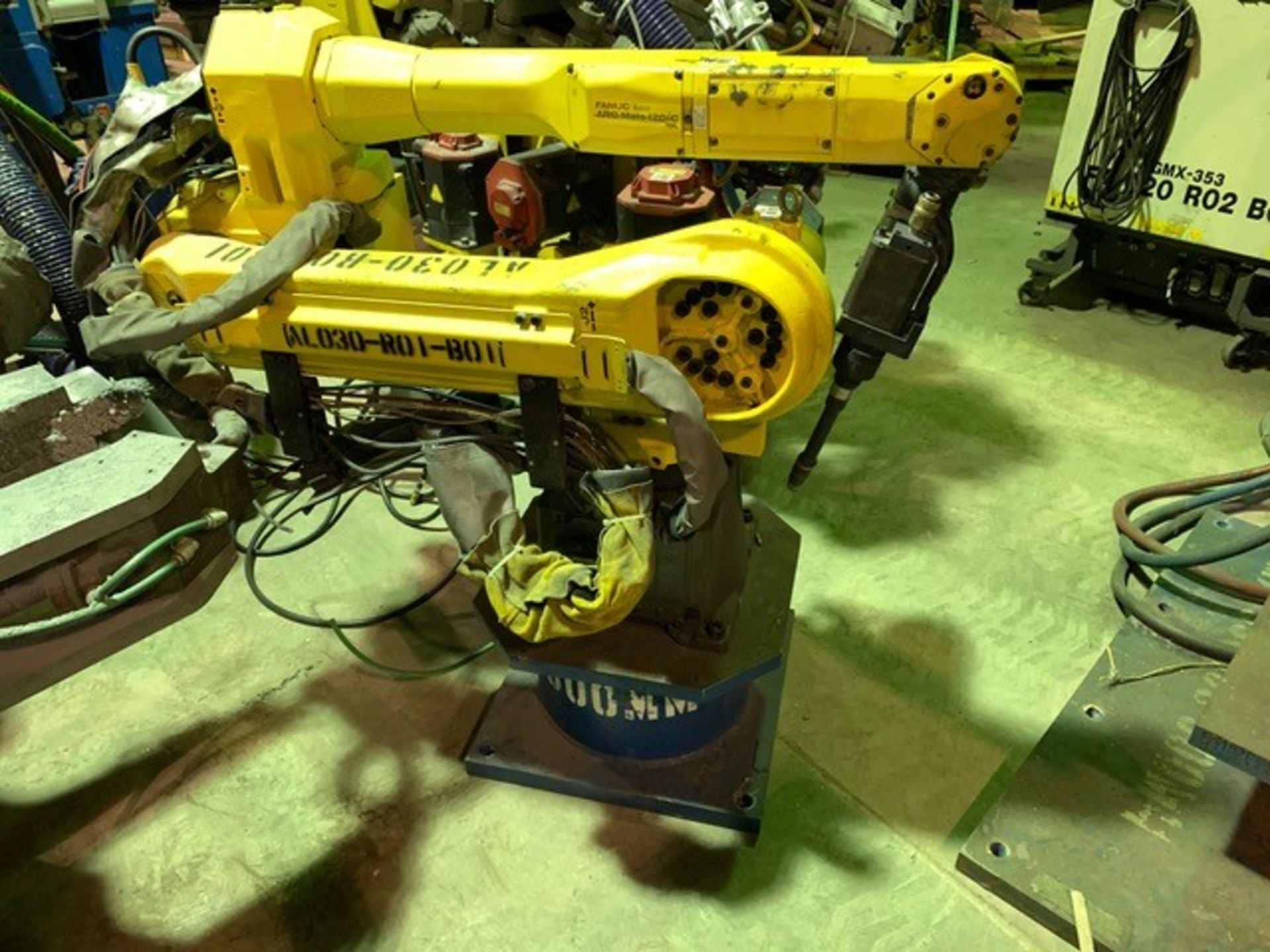 FANUC ROBOT ARCMATE 120iC/10L WITH R-30iA CONTROL, TEACH & CABLES, YEAR 2011, SN 112262