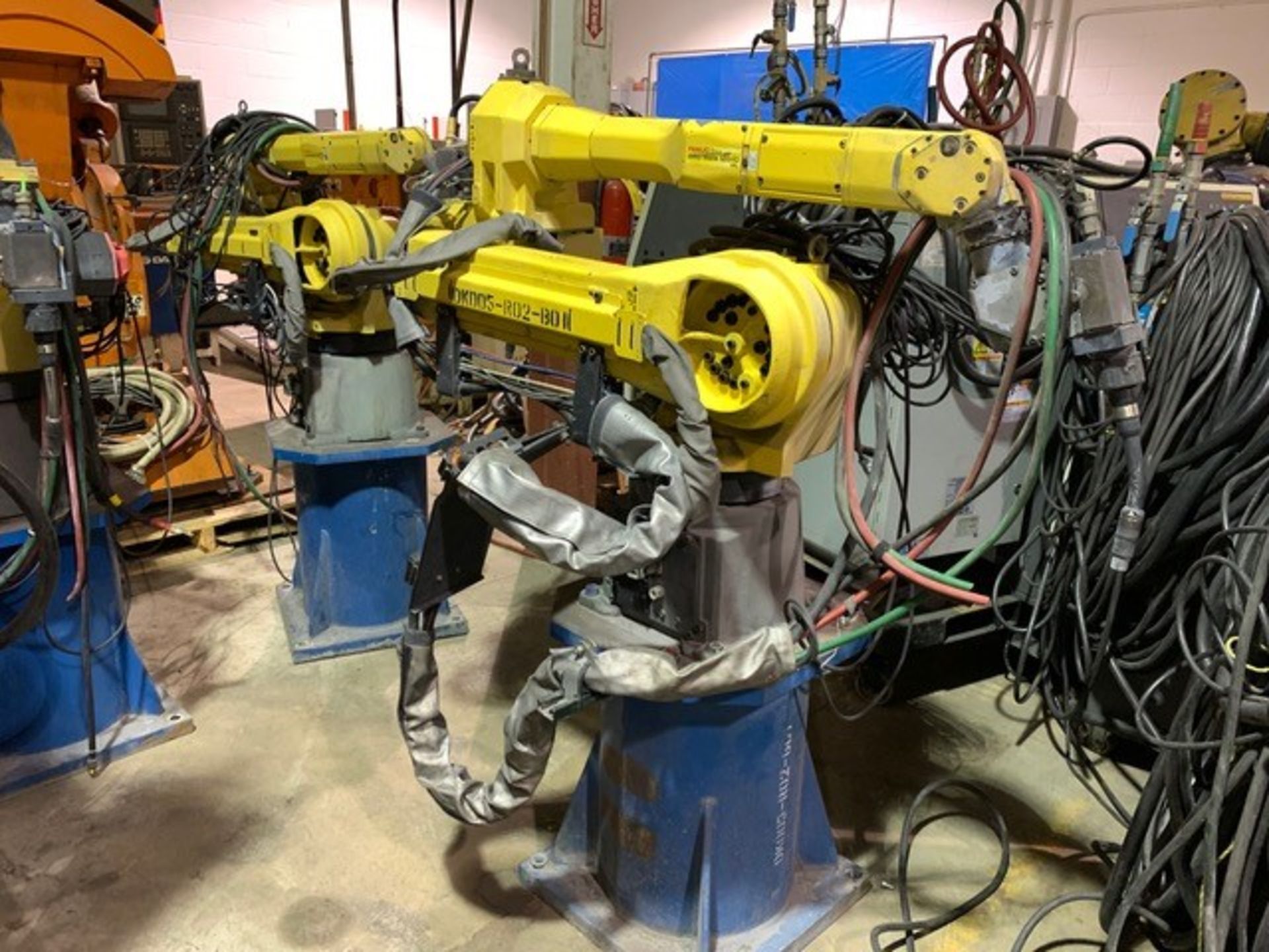 FANUC ROBOT ARCMATE 120iC/10L WITH R-30iA CONTROL, TEACH & CABLES, YEAR 2011, SN 112266 - Image 4 of 20