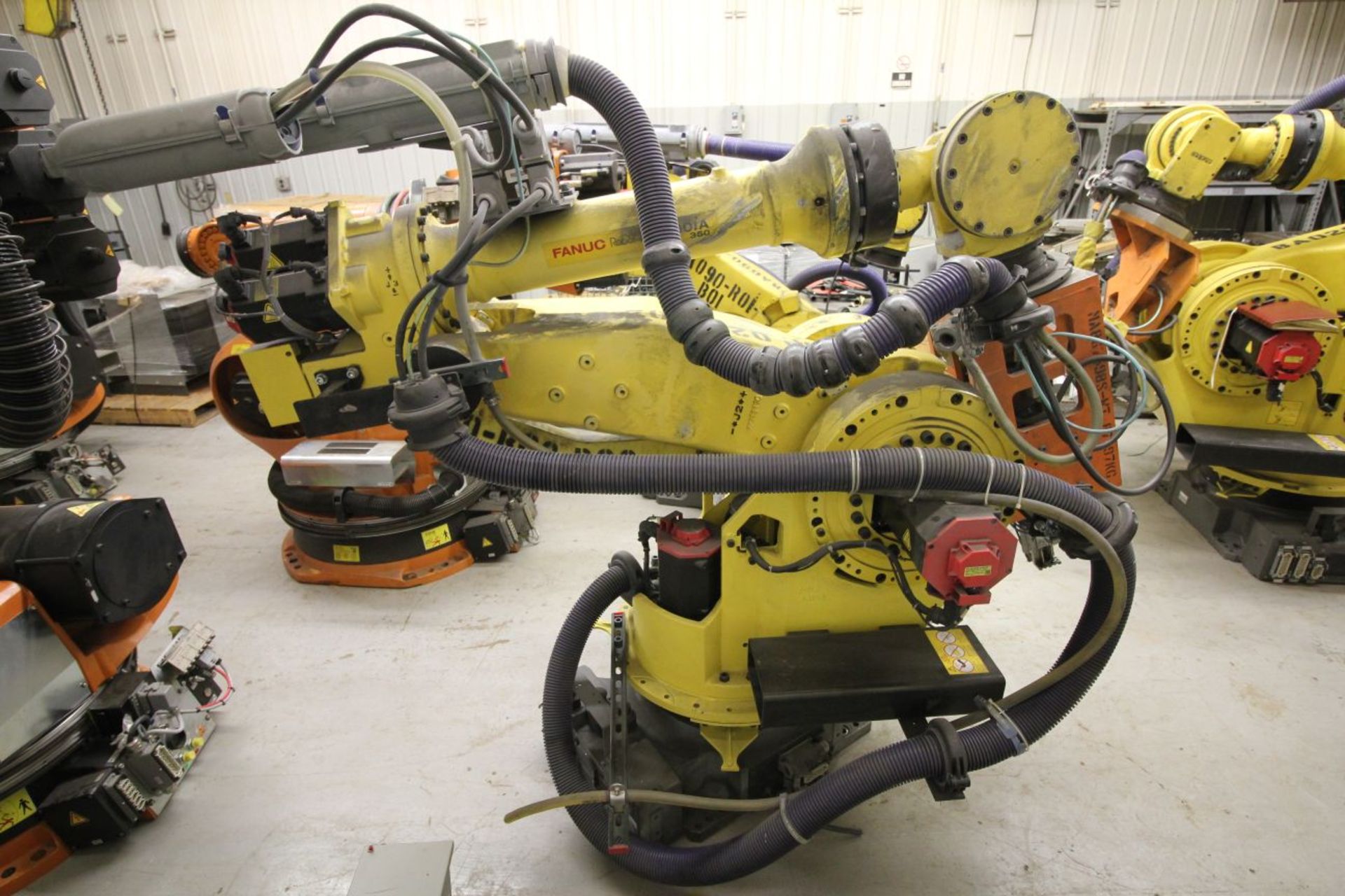 FANUC ROBOT M900iA/350 WITH R-30iA CONTROL, TEACH & CABLES, YEAR 2011, SN 111634