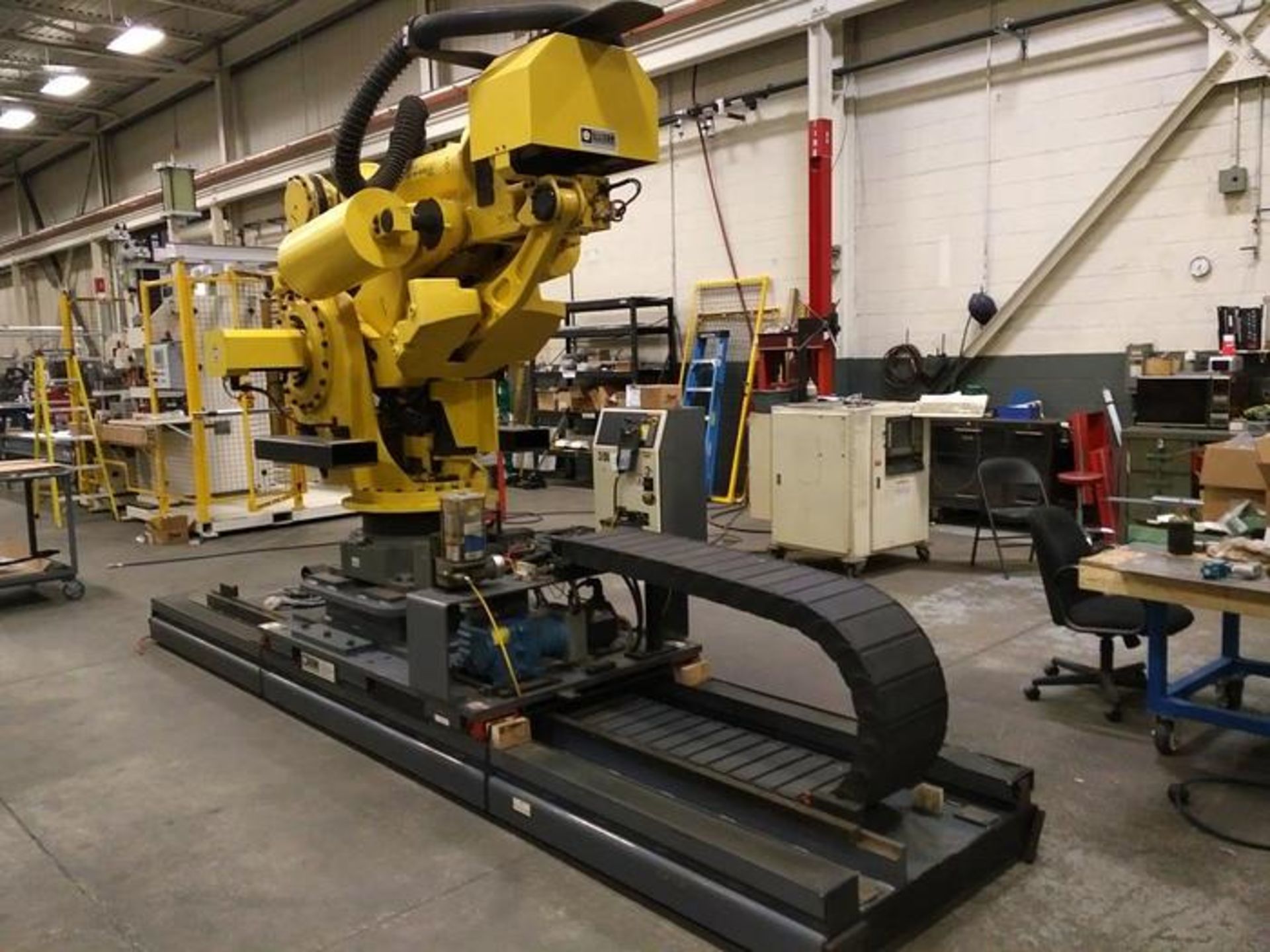 FANUC M900iA/600 6 AXIS CNC ROBOT WITH R30iA & 7TH AXIS 15' LONG TRACK., TEACH & CABLES, YEAR 2012 - Image 5 of 11