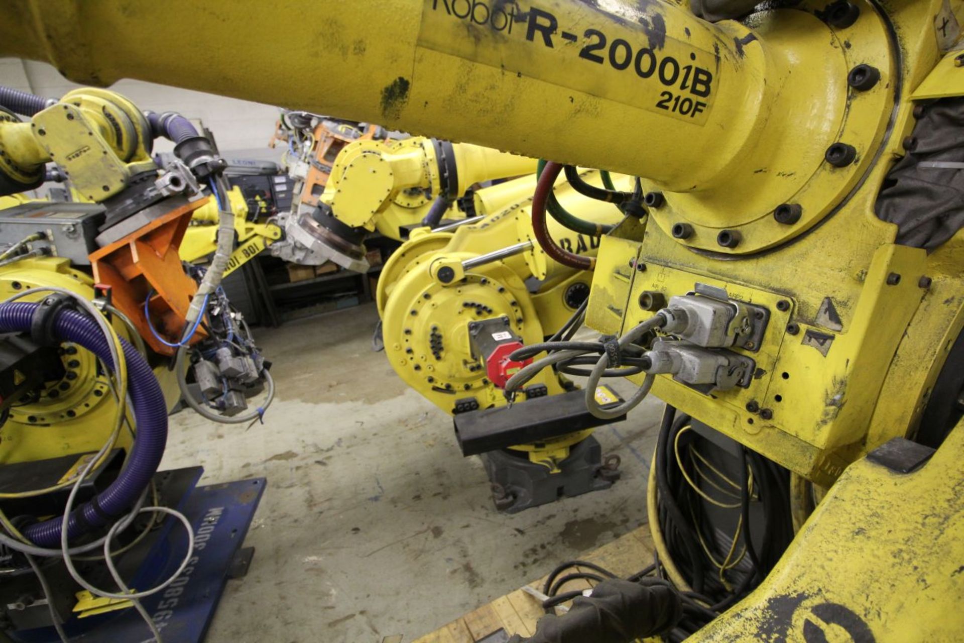 FANUC ROBOT R-2000iB/210F WITH R-30iA CONTROL, TEACH & CABLES, YEAR 2011, SN 112485 - Image 2 of 8