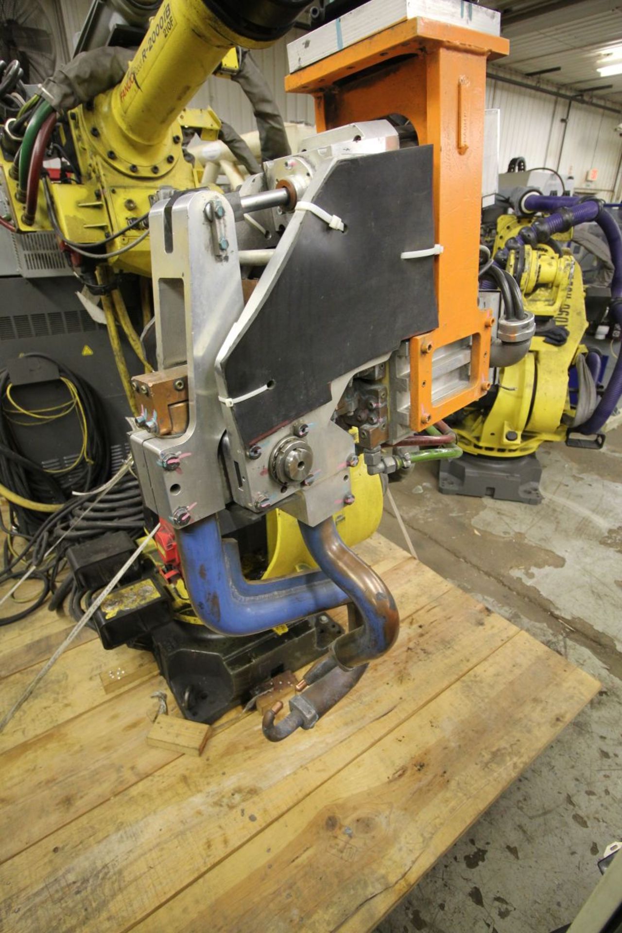 FANUC ROBOT R-2000iB/210F WITH R-30iA CONTROL, TEACH & CABLES, YEAR 2011, SN 112485 - Image 3 of 8