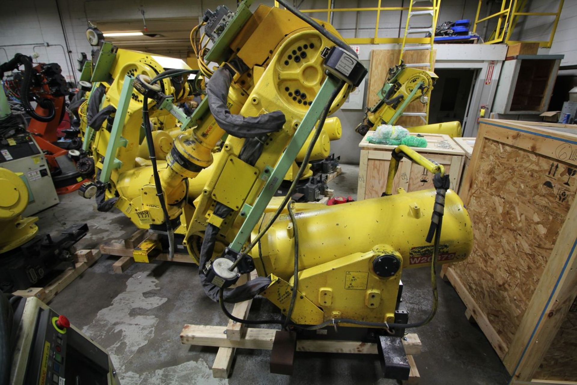 FANUC ROBOT R-2000iA/200R WTIH R-J3iB CONTROLS, TEACH & CABLES, YEAR 2002, SN 55655