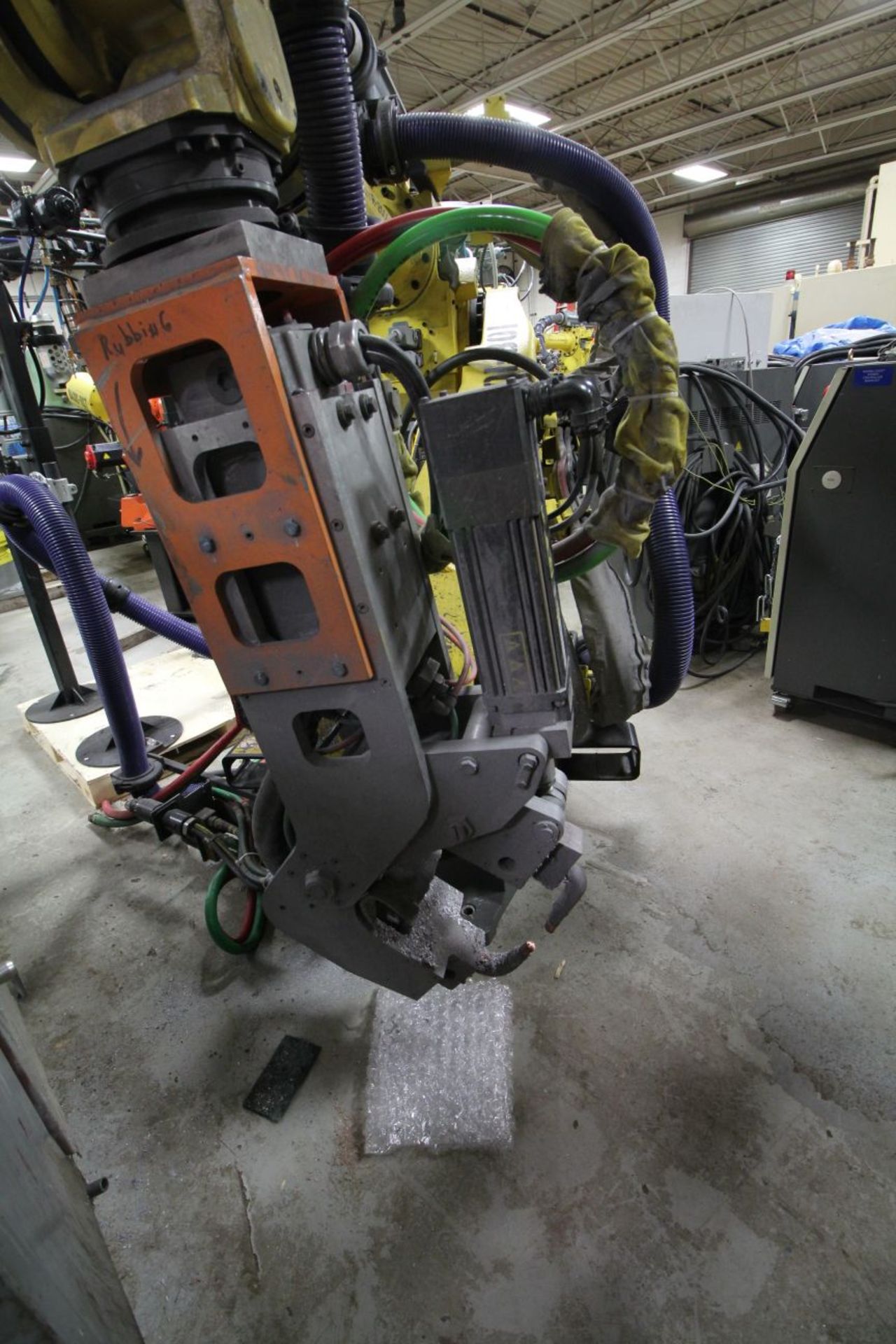 FANUC ROBOT R2000IB/210F WITH R-30iA CONTROLS, TEACH & CABLES, YEAR 2011, SN 110121 - Image 4 of 11