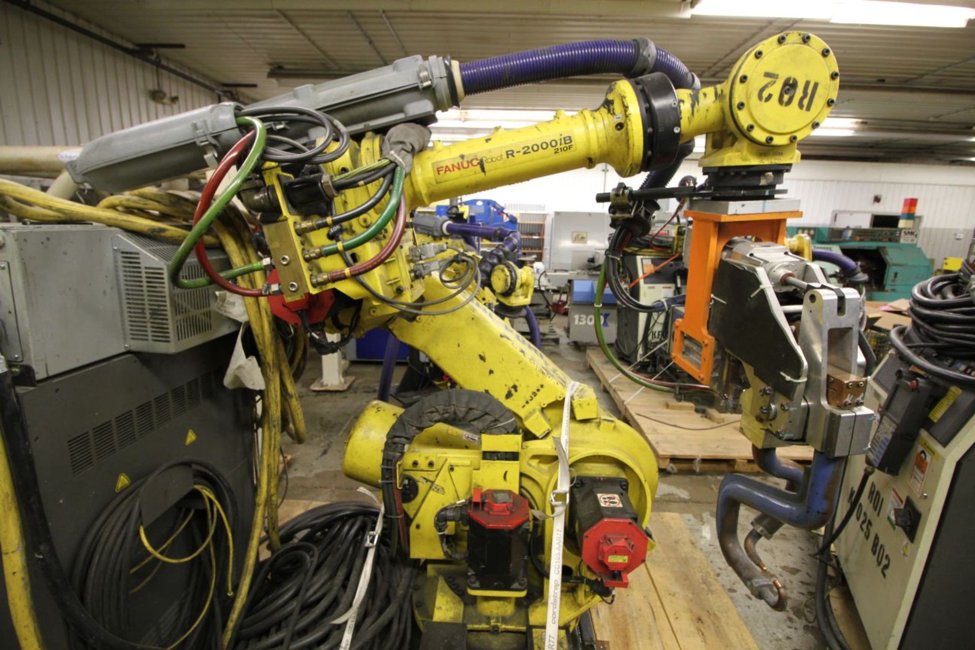 FANUC ROBOT R-2000iB/210F WITH R-30iA CONTROL, TEACH & CABLES, YEAR 2011, SN 112485 - Image 4 of 8