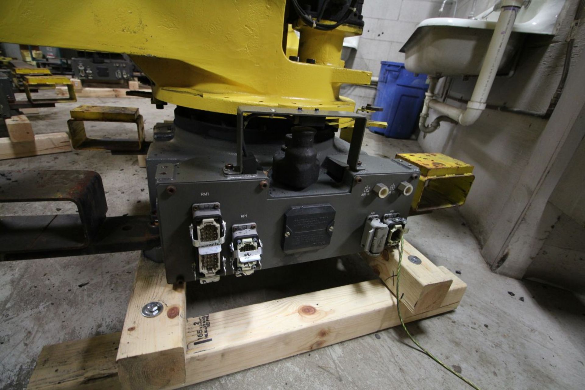 FANUC ROBOT R-2000iA/165R WTIH R-J3iB CONTROLS, TEACH & CABLES, YEAR 2003, SN 57329 - Image 5 of 12