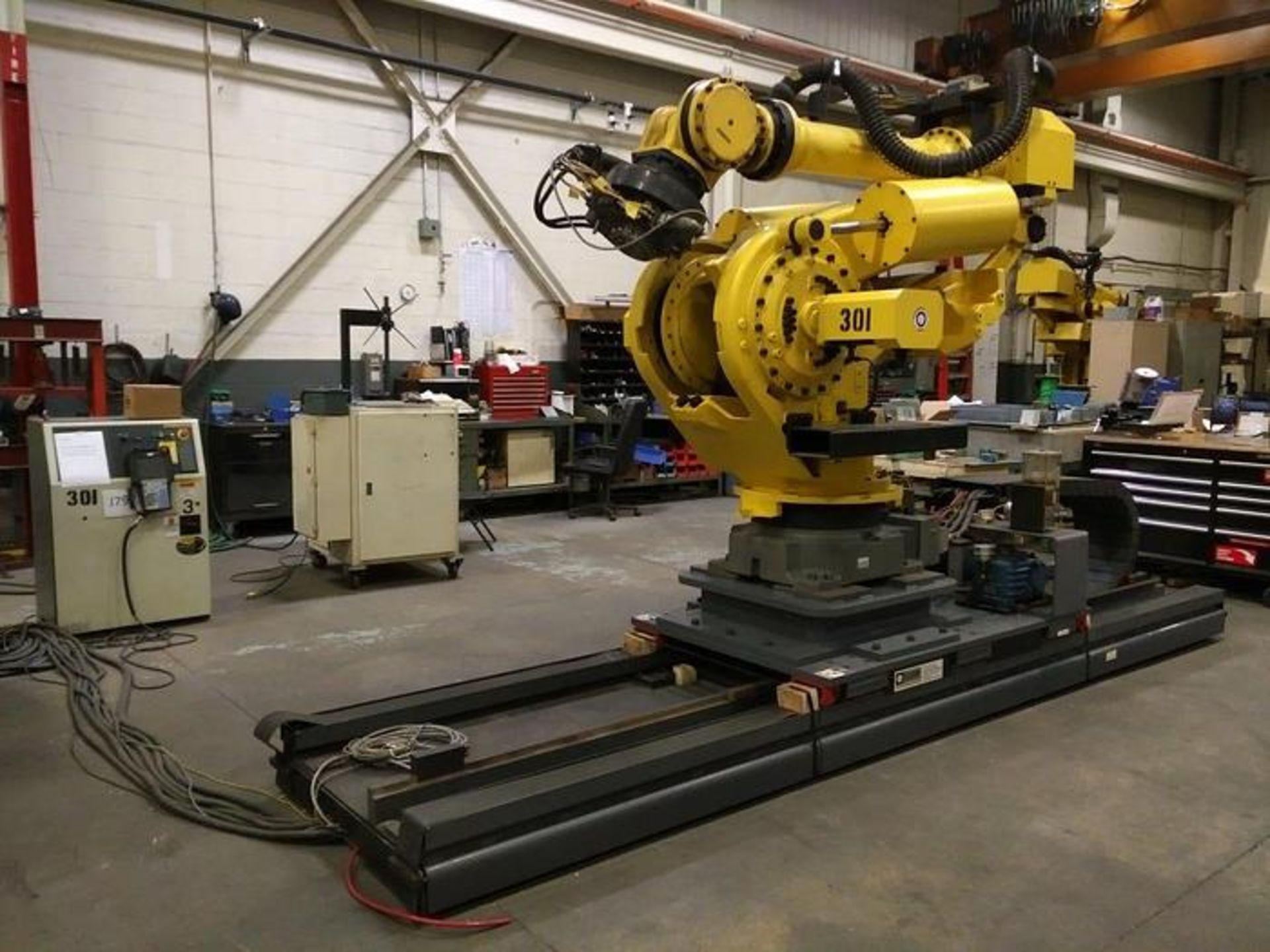 FANUC M900iA/600 6 AXIS CNC ROBOT WITH R30iA & 7TH AXIS 15' LONG TRACK., TEACH & CABLES, YEAR 2012 - Image 4 of 11