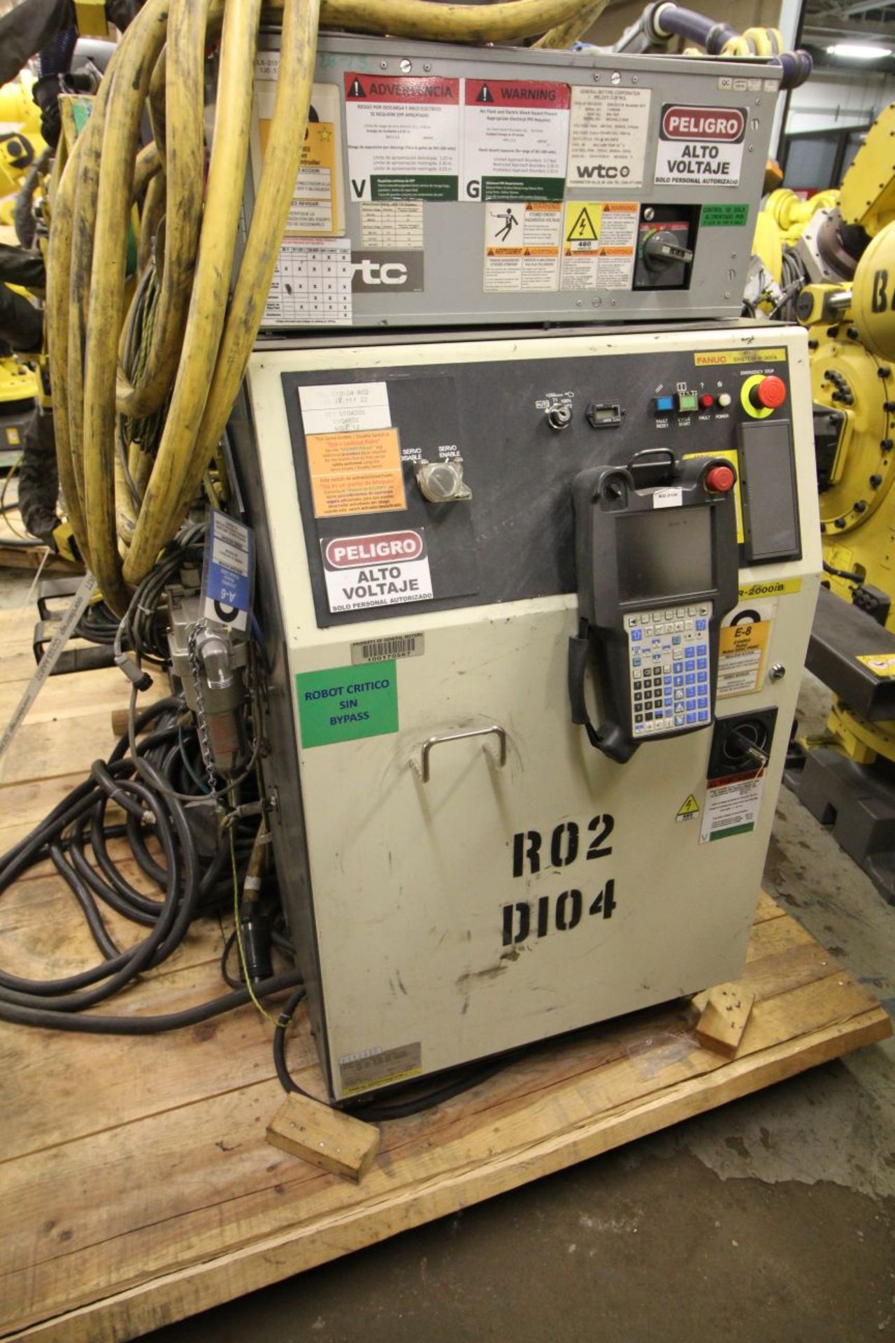 FANUC ROBOT R-2000iB/210F WITH R-30iA CONTROL, TEACH & CABLES, YEAR 2011, SN 112485 - Image 5 of 8