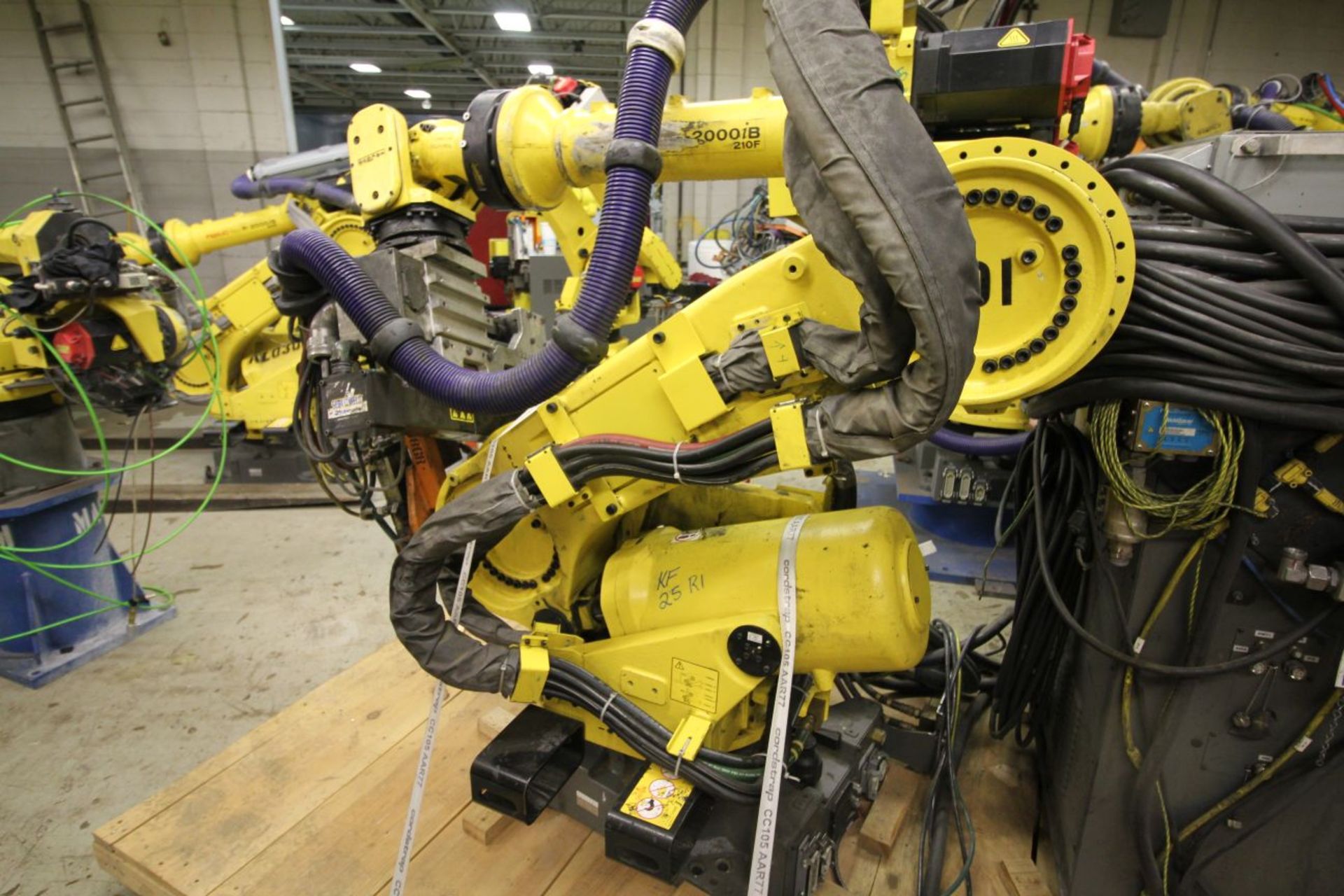 FANUC ROBOT R-2000iB/210F WITH R-30iA CONTROL, TEACH & CABLES, YEAR 2011, SN 111731 - Image 4 of 7