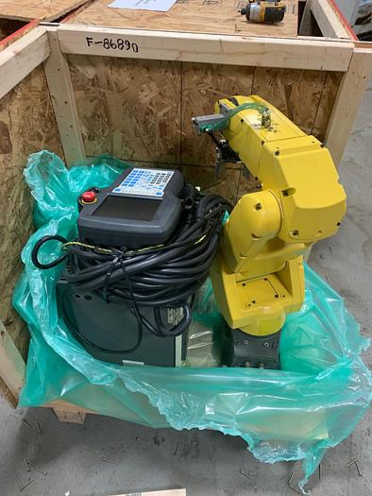 FANUC ROBOT LRMATE 200iC WITH R-30iA CONTROL, TEACH & CABLES, YEAR 2007, SN 86890 - Image 2 of 6