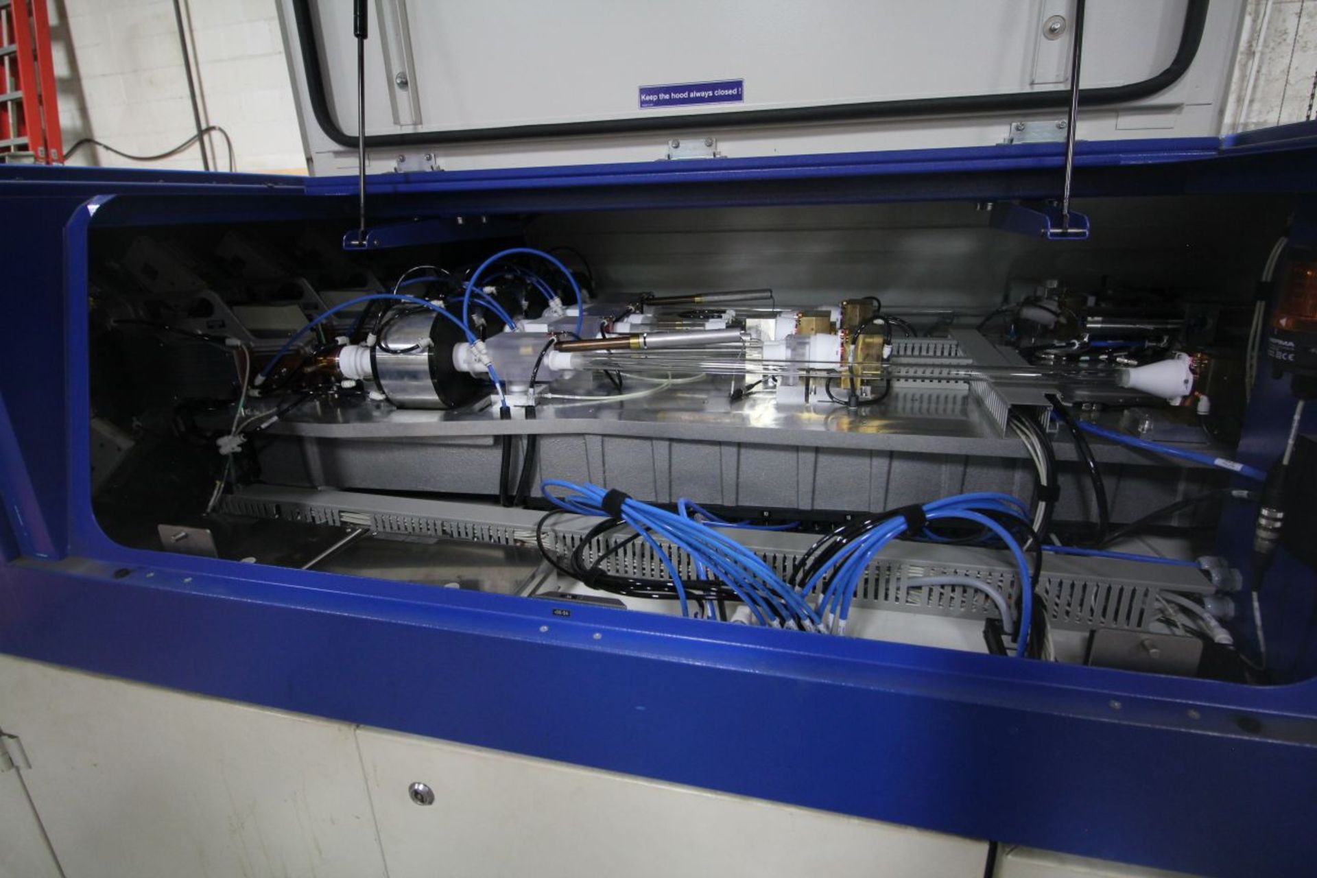 ABB/TRUMPF ROBOTIC DUAL TRUNNION LASER CUTTING CELL, ABB 2400/16 & TUMPF TRUDISK 8002 LASER, 2007 - Image 19 of 26