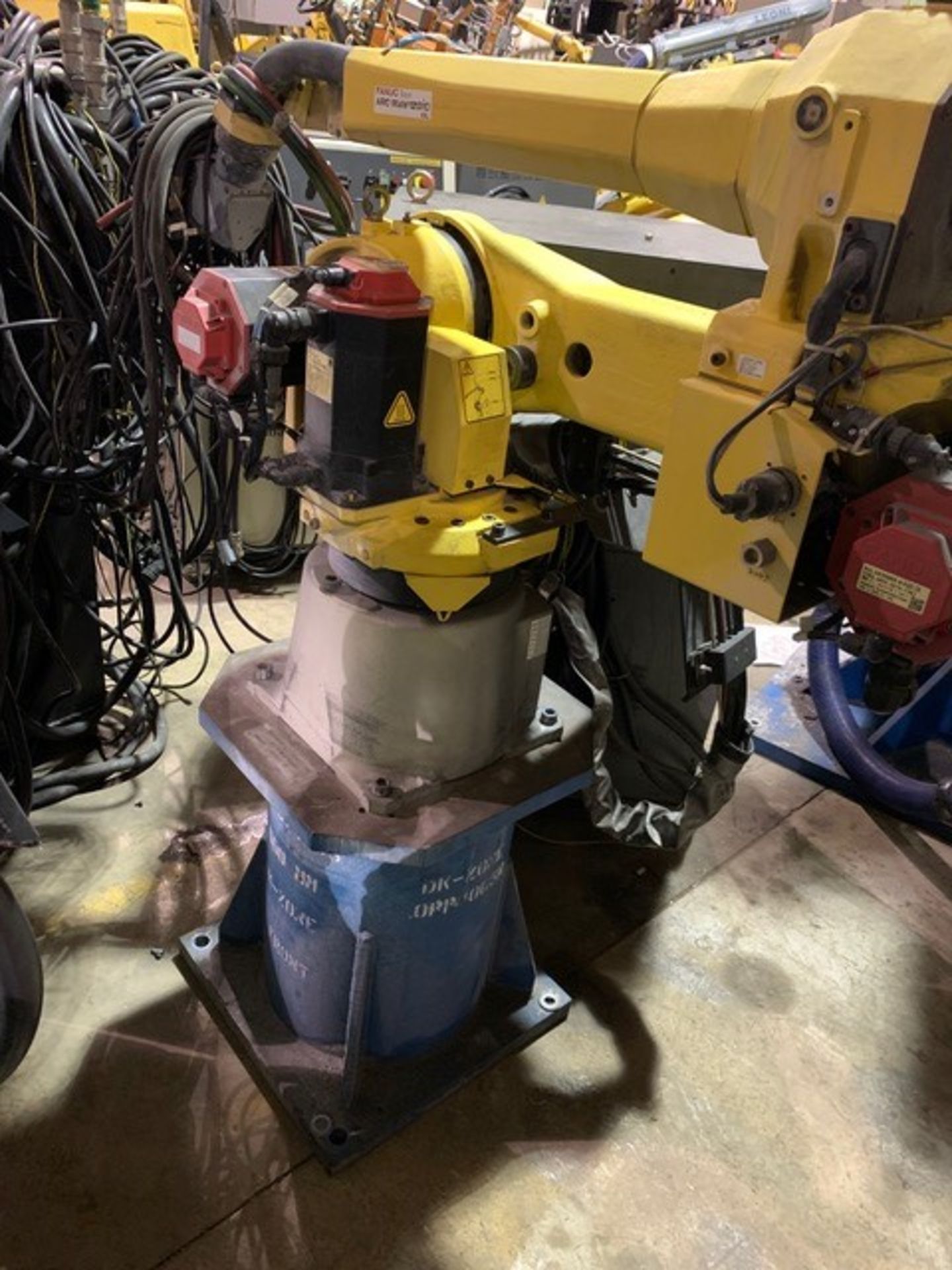 FANUC ROBOT ARCMATE 120iC/10L WITH R-30iA CONTROL, TEACH & CABLES, YEAR 2011, SN 112266