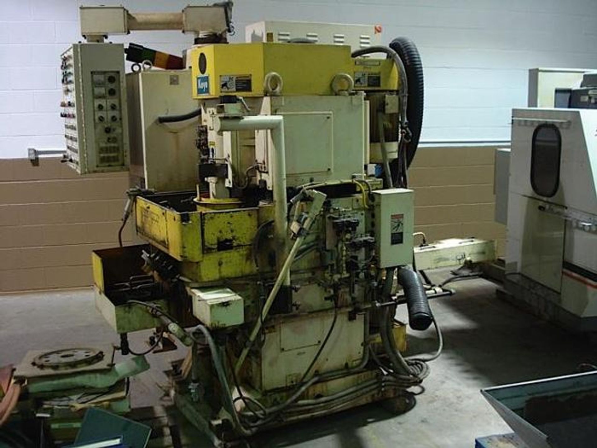 KOYO KVD300CR VERTICAL DOUBLE DISC GRINDER, SN 9403VD-640, YEAR 1995, LOCATON MI - Image 2 of 5