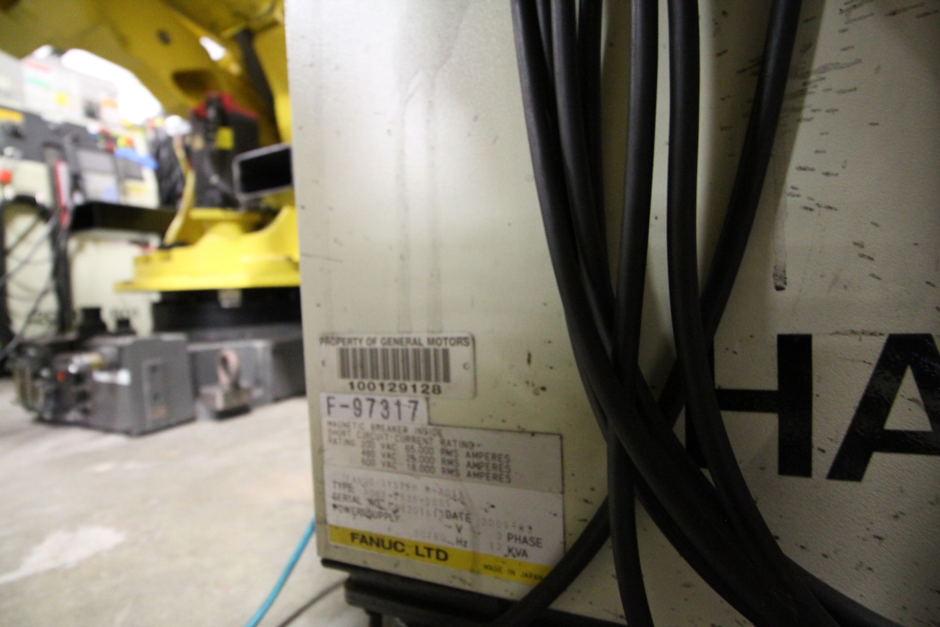 FANUC ROBOT R-2000iB/210F WITH R-30iA CONTROL, CABLES & TEACH PENDANT, SN 97317, YEAR 2009 - Image 7 of 8