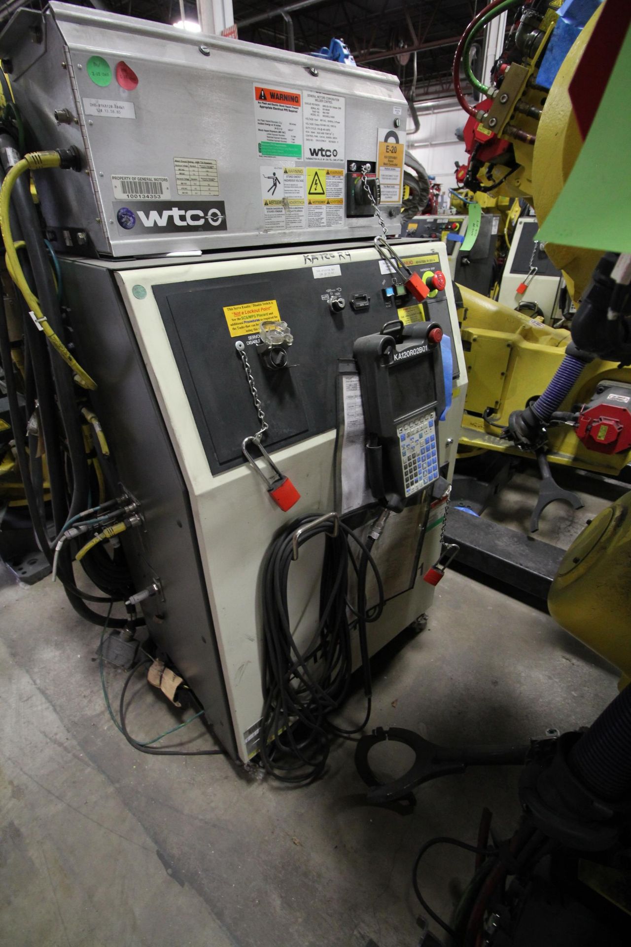 FANUC ROBOT R-2000iB/210F WITH R-30iA CONTROL, CABLES & TEACH PENDANT, SN 97005, YEAR 2009 - Image 4 of 9