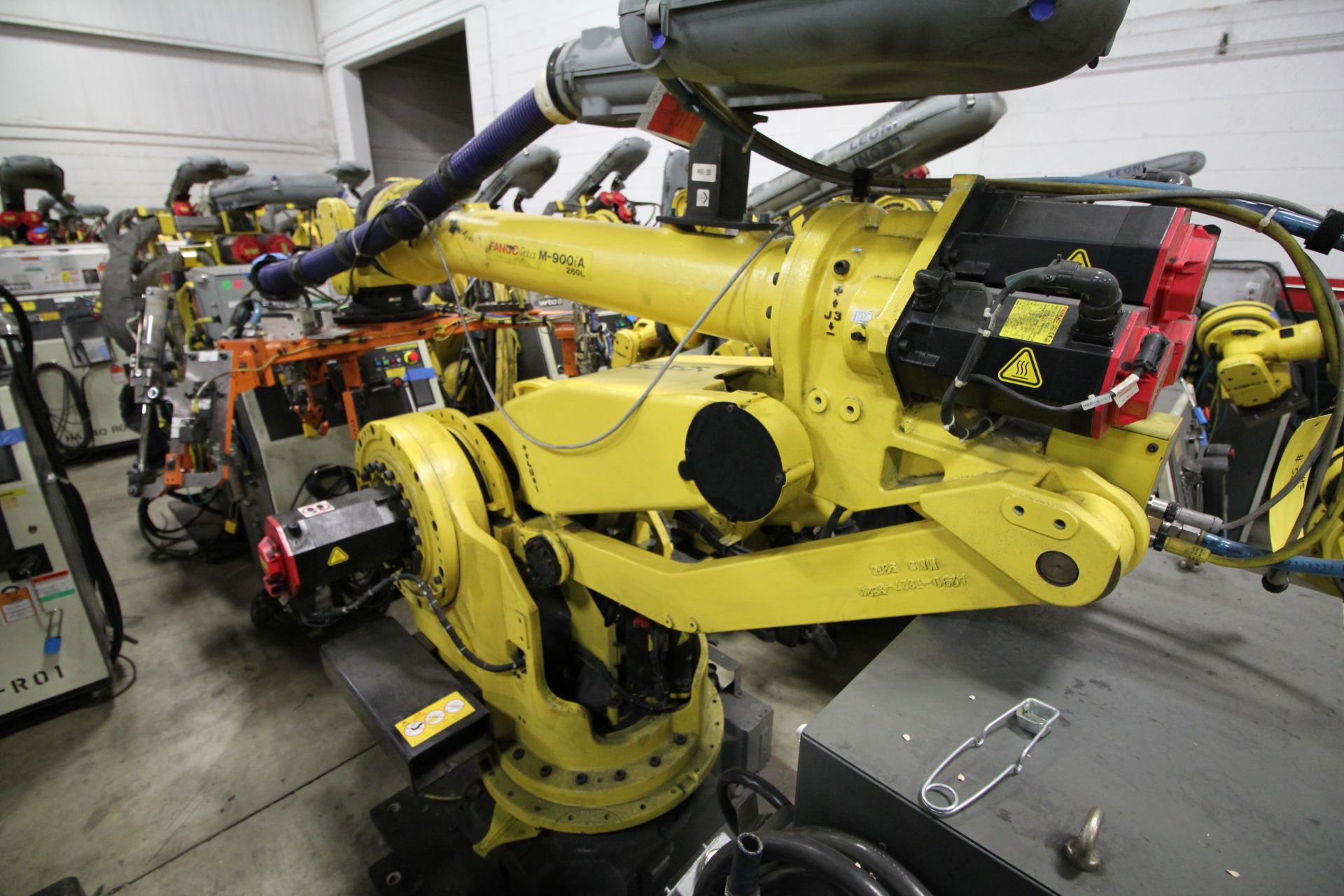 FANUC ROBOT M900iA/260L WITH R-30iA CONTROL, CABLES & TEACH PENDANT, SN 97368, YEAR 2009